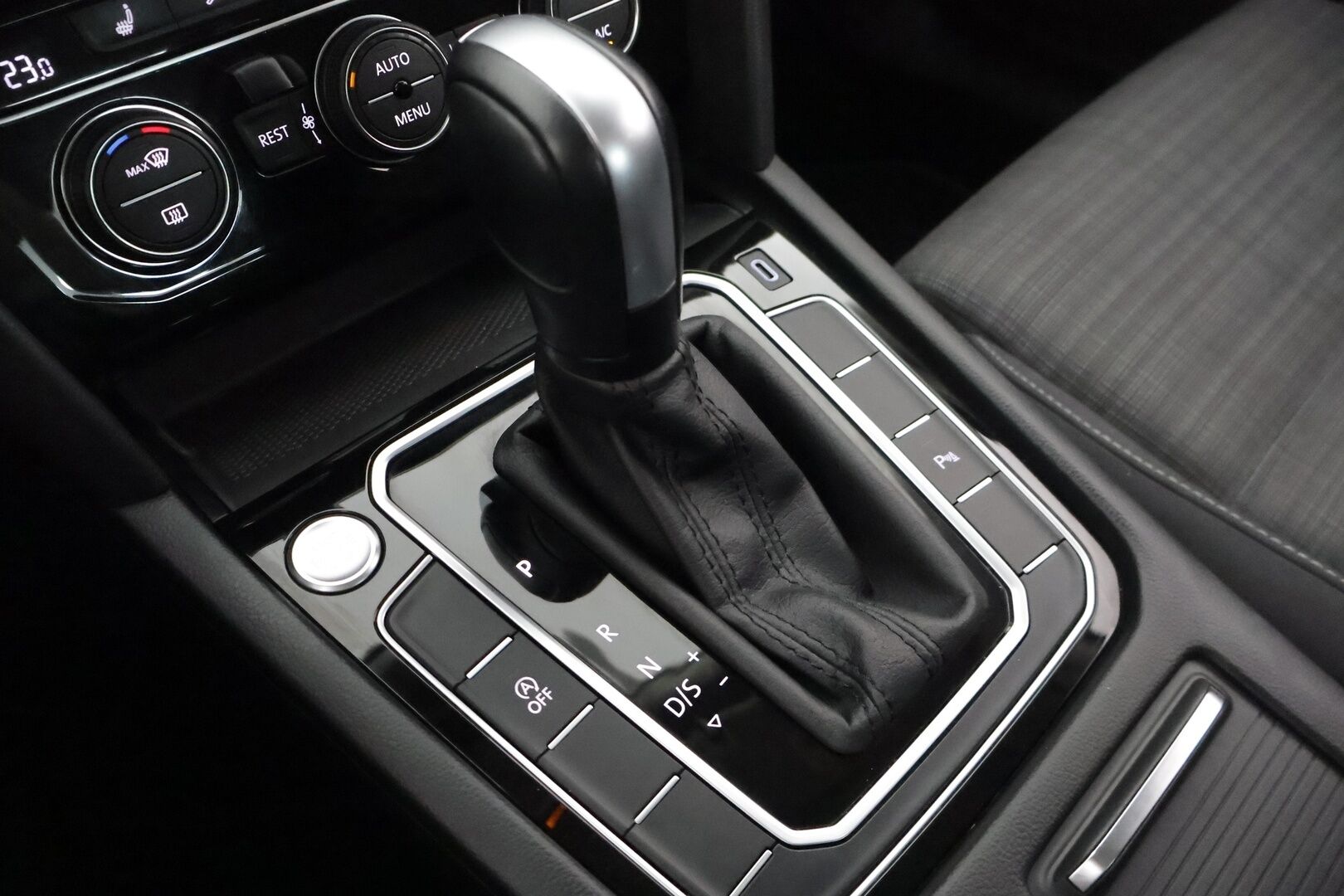 Volkswagen Passat 2020 edan Style 1,5 TSI EVO 110 kW DSG-automaatti *Adap.vakkari / ErgoComfort / P.tutkat / Aple&Android / Navi* - 1.om Suomi-auto / Myydään juuri merkkihuollettuna / Merkkihuollettu / Kahdet renkaat alumiinivantein / Seuraava katsastus 05.2026