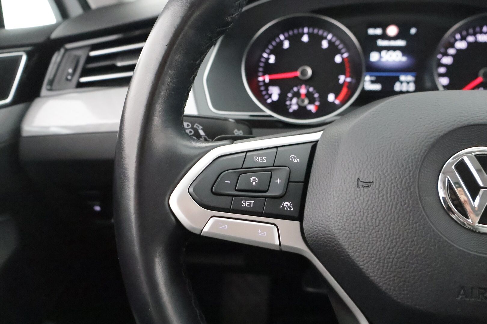 Volkswagen Passat 2020 edan Style 1,5 TSI EVO 110 kW DSG-automaatti *Adap.vakkari / ErgoComfort / P.tutkat / Aple&Android / Navi* - 1.om Suomi-auto / Myydään juuri merkkihuollettuna / Merkkihuollettu / Kahdet renkaat alumiinivantein / Seuraava katsastus 05.2026
