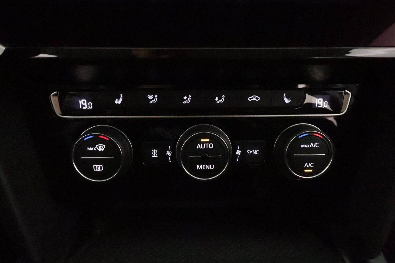 Volkswagen Passat 2020 Variant Alltrack 2,0 TDI SCR 140 kW 4MOTION DSG *ACC / IQ.Light / 360° / Webasto / Navi / KeylessGo* - Suomi-auto / Kahdet renkaat aluvanteilla