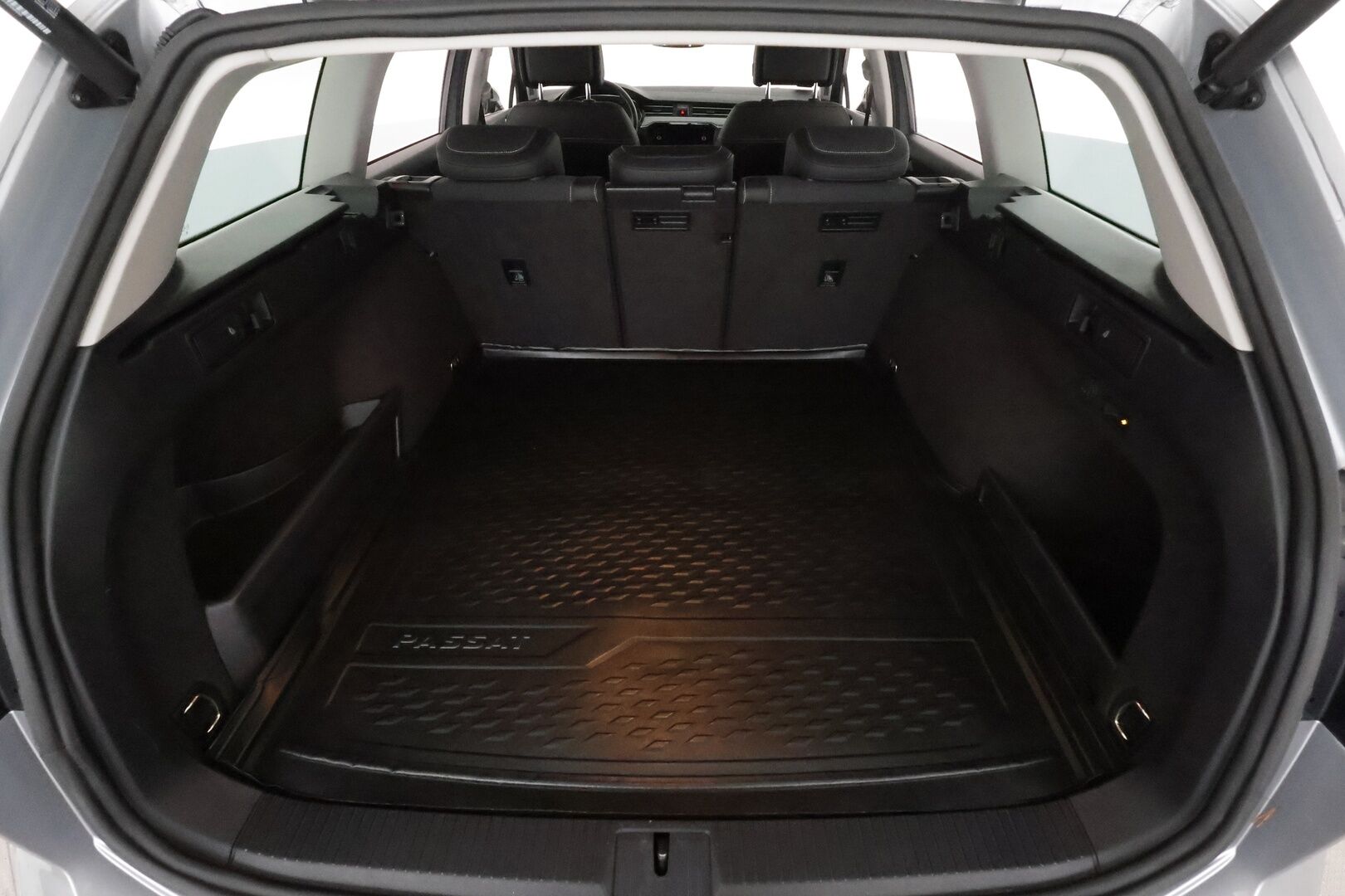 Volkswagen Passat 2020 Variant Alltrack 2,0 TDI SCR 140 kW 4MOTION DSG *ACC / IQ.Light / 360° / Webasto / Navi / KeylessGo* - Suomi-auto / Kahdet renkaat aluvanteilla