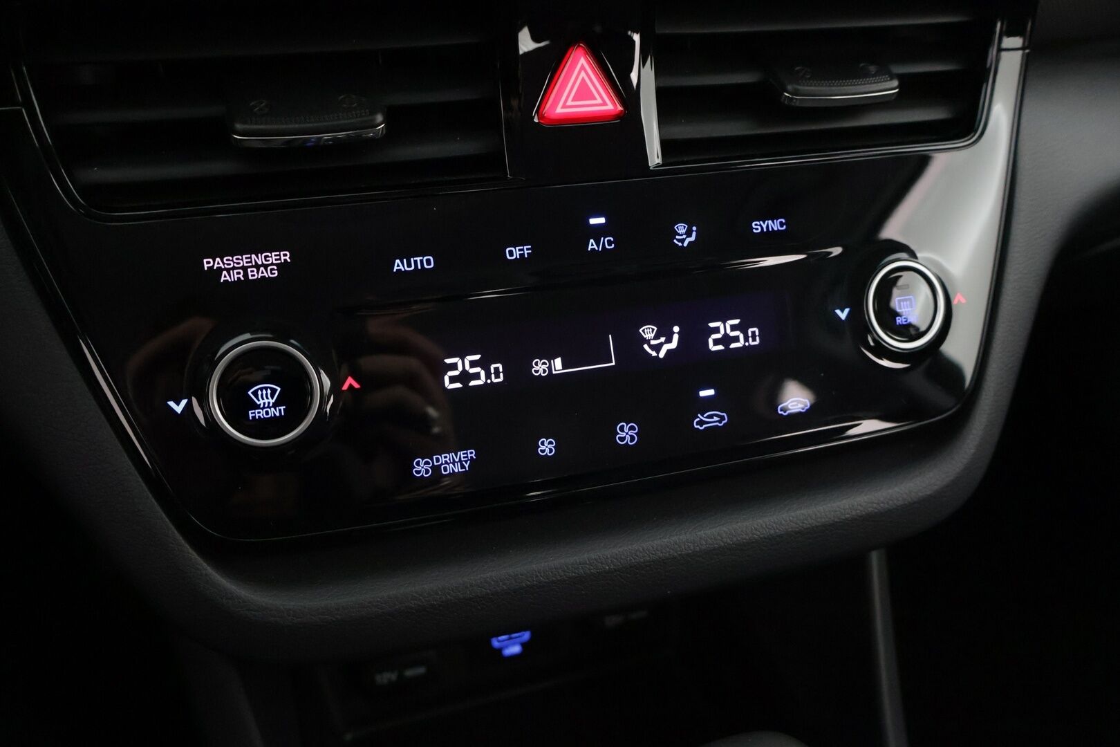 Hyundai IONIQ plug-in 2021 1,6 plug-in 141 hv 6-DCT Comfort Limited Edition MY20 - 1-omisteinen / 2 hyvät renkaat aluvanteilla / Suomi-auto *