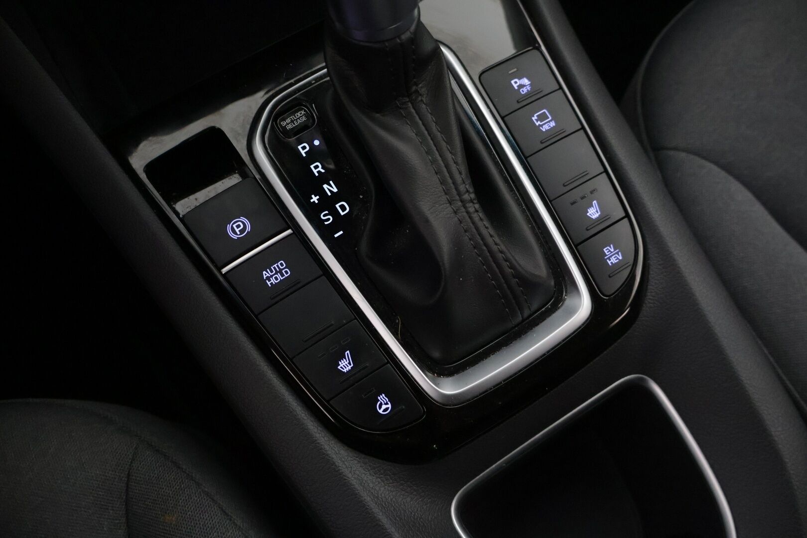 Hyundai IONIQ plug-in 2021 1,6 plug-in 141 hv 6-DCT Comfort Limited Edition MY20 - 1-omisteinen / 2 hyvät renkaat aluvanteilla / Suomi-auto *