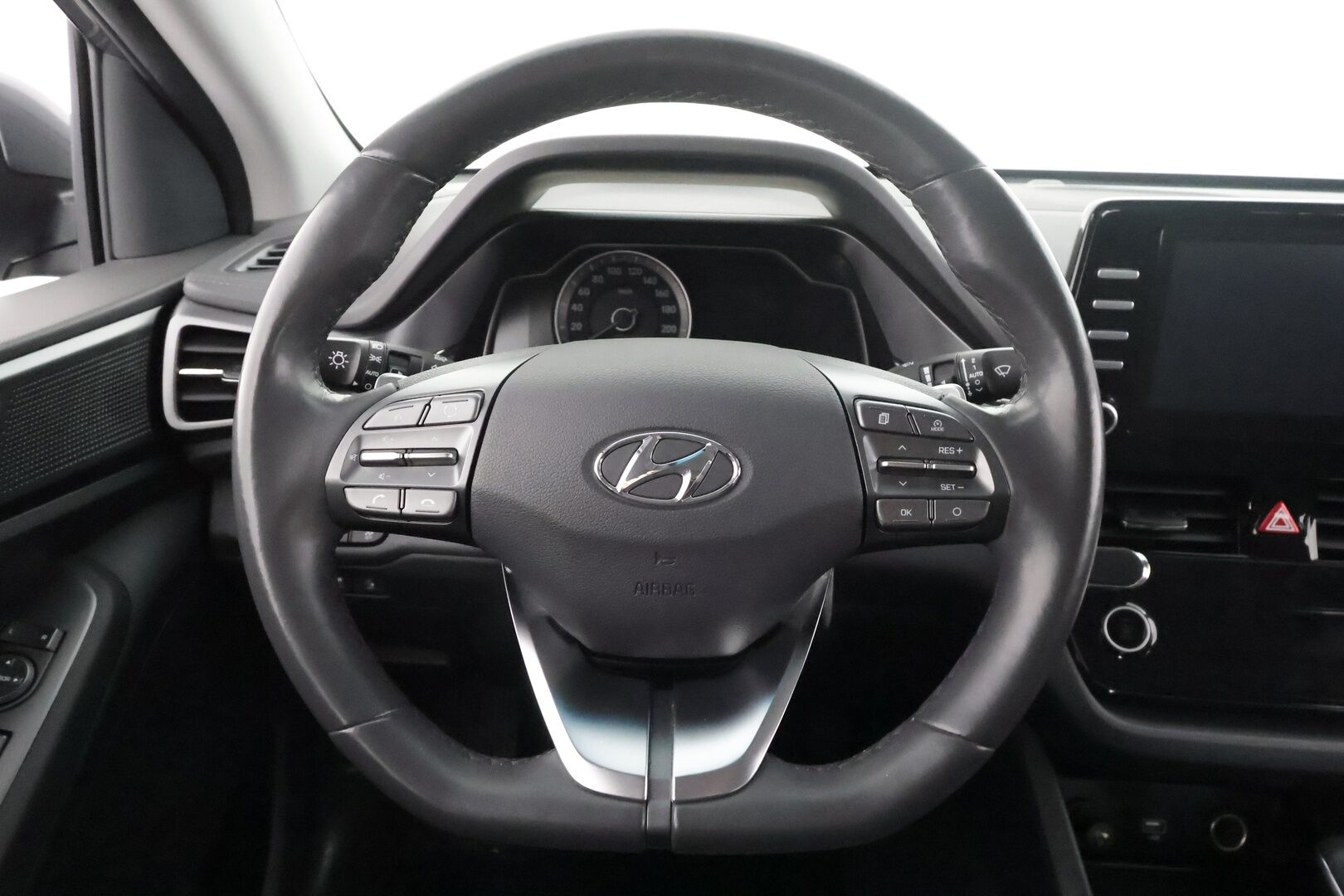 Hyundai IONIQ plug-in 2021 1,6 plug-in 141 hv 6-DCT Comfort Limited Edition MY20 - | Vakkari | LED | P.Kamera | Navi | Ratinlämmitys | Apple&Android | 1.Om Suomi-auto | Kahdet Renkaat |
