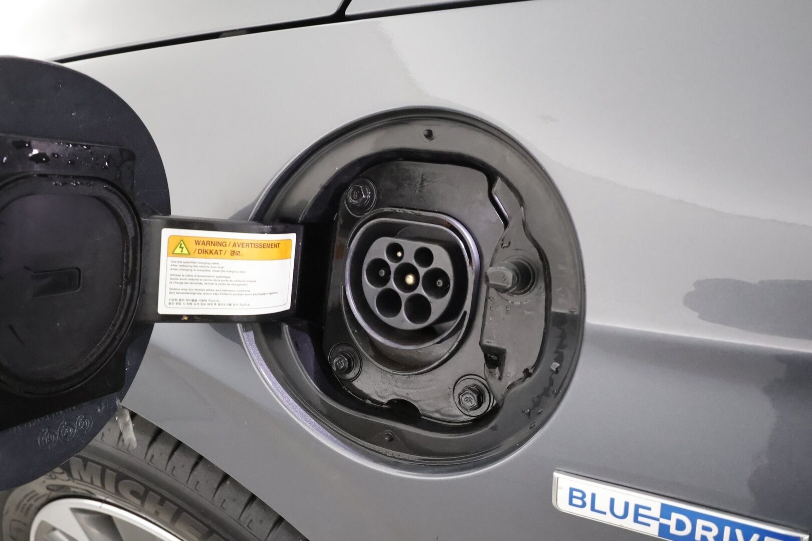 Hyundai IONIQ plug-in 2021 1,6 plug-in 141 hv 6-DCT Comfort Limited Edition MY20 - | Vakkari | LED | P.Kamera | Navi | Ratinlämmitys | Apple&Android | 1.Om Suomi-auto | Kahdet Renkaat |