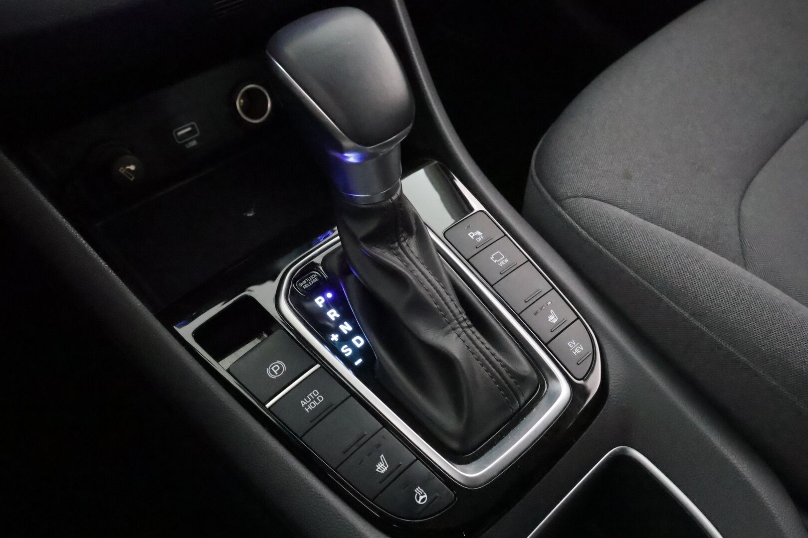 Hyundai IONIQ plug-in 2021 1,6 plug-in 141 hv 6-DCT Comfort Limited Edition MY20 - | Vakkari | LED | P.Kamera | Navi | Ratinlämmitys | Apple&Android | 1.Om Suomi-auto | Kahdet Renkaat |