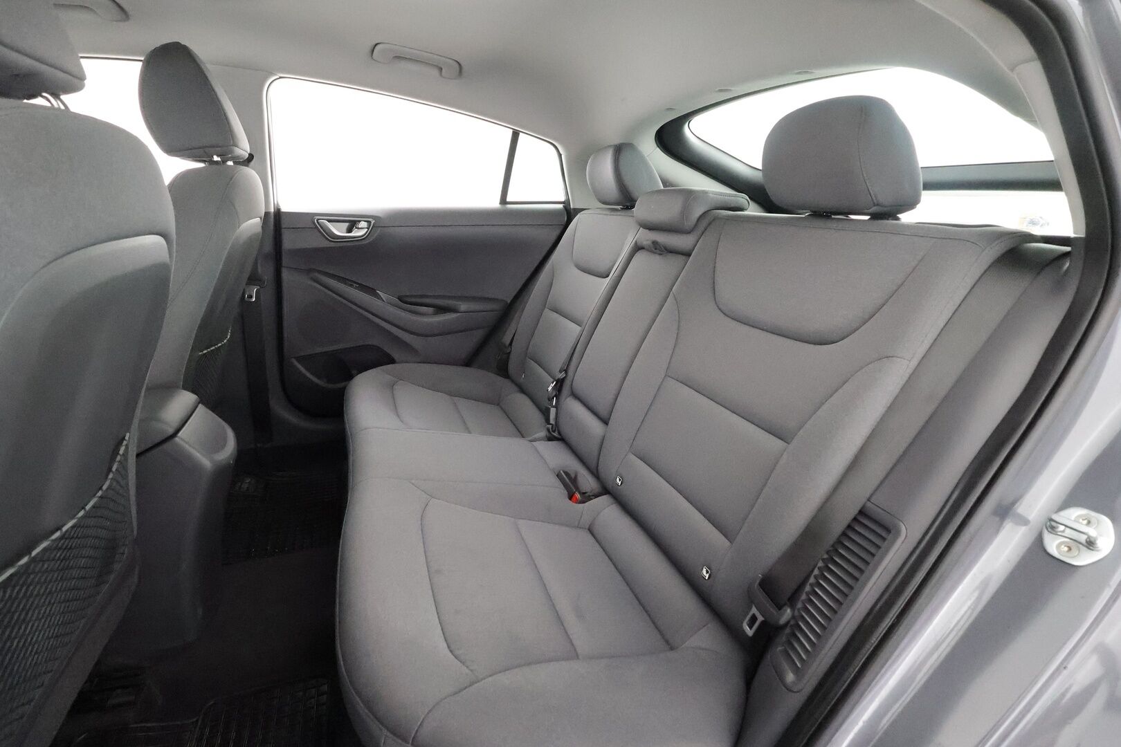 Hyundai IONIQ plug-in 2021 1,6 plug-in 141 hv 6-DCT Comfort Limited Edition MY20 - | Vakkari | LED | P.Kamera | Navi | Ratinlämmitys | Apple&Android | 1.Om Suomi-auto | Kahdet Renkaat |