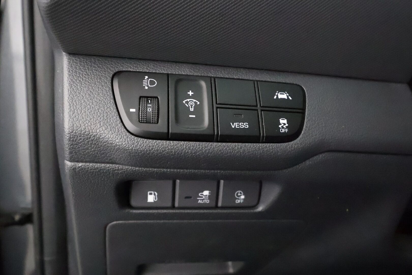 Hyundai IONIQ plug-in 2021 1,6 plug-in 141 hv 6-DCT Comfort Limited Edition MY20 - | Vakkari | LED | P.Kamera | Navi | Ratinlämmitys | Apple&Android | 1.Om Suomi-auto | Kahdet Renkaat |