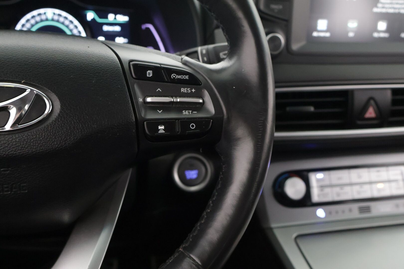 Hyundai KONA 2020 electric 39 kWh 136 hv Comfort** P-Kamera / ACC / Suomi-Auto - Ilmalämpöpumppu / Lime Twist -metalliväri