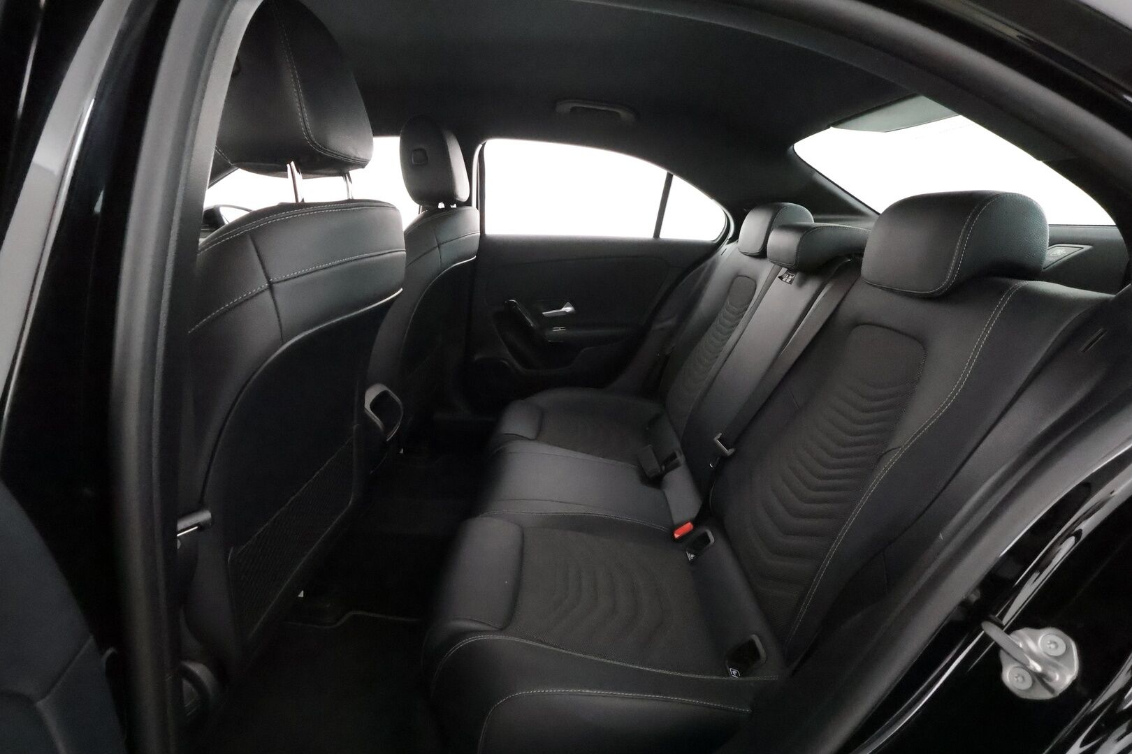 Mercedes-Benz A 2020 180 d A sedan Business Style **1-om Suomi-auto / Sporttipenkit / Digimittaristo / P.kamera / Vakkari**