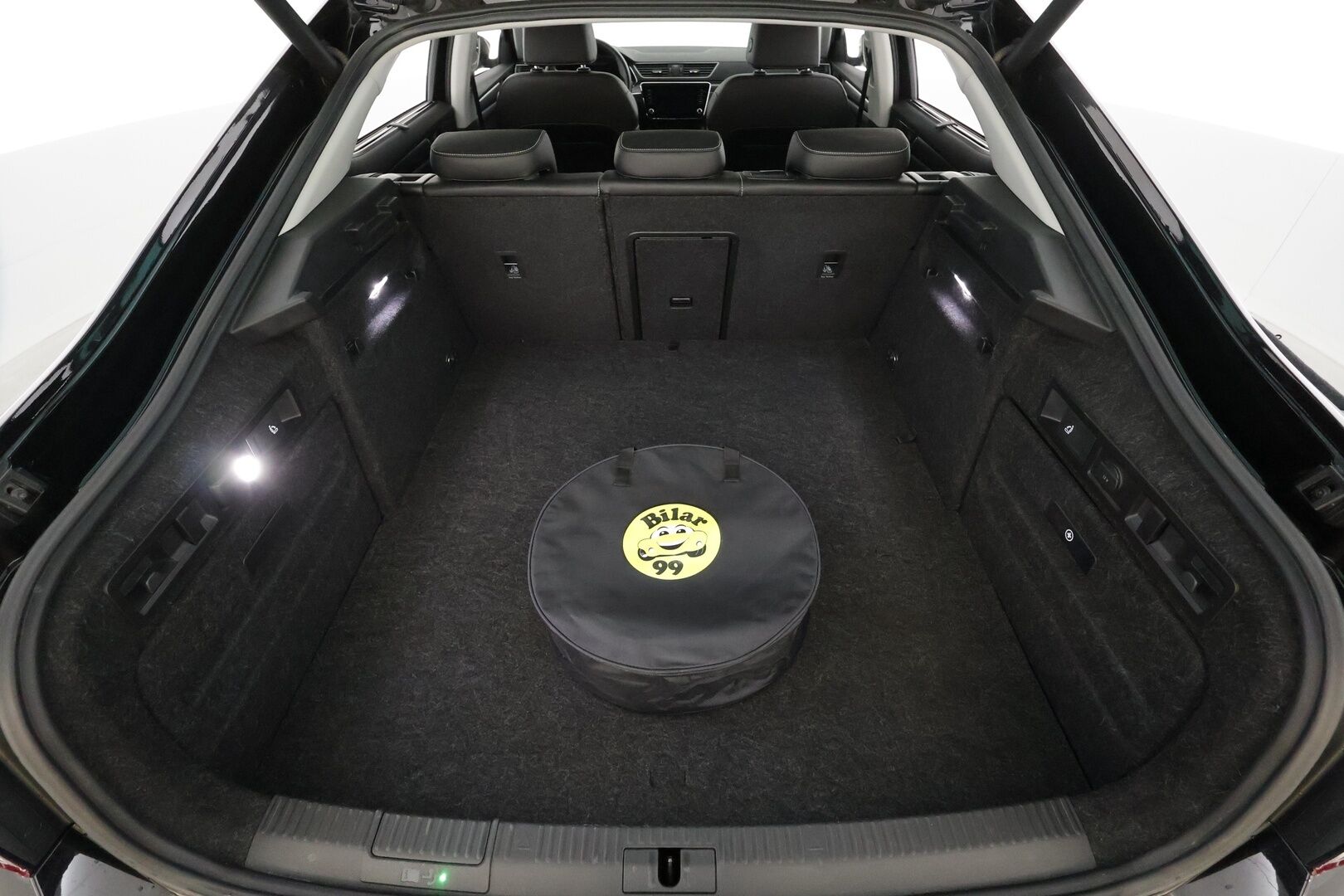 Skoda Superb 2020 1,4 TSI PHEV Style iV DSG * Webasto / Koukku / ACC / Matrix-LED / P.kamera / Muistipenkki / Navi / Kaistavahti * - Suomi-auto / 2x Latauskaapelit / Kahdet renkaat / Merkkihuollot - HULLU BLACKWEEK KORKOTARJOUS 2,49%