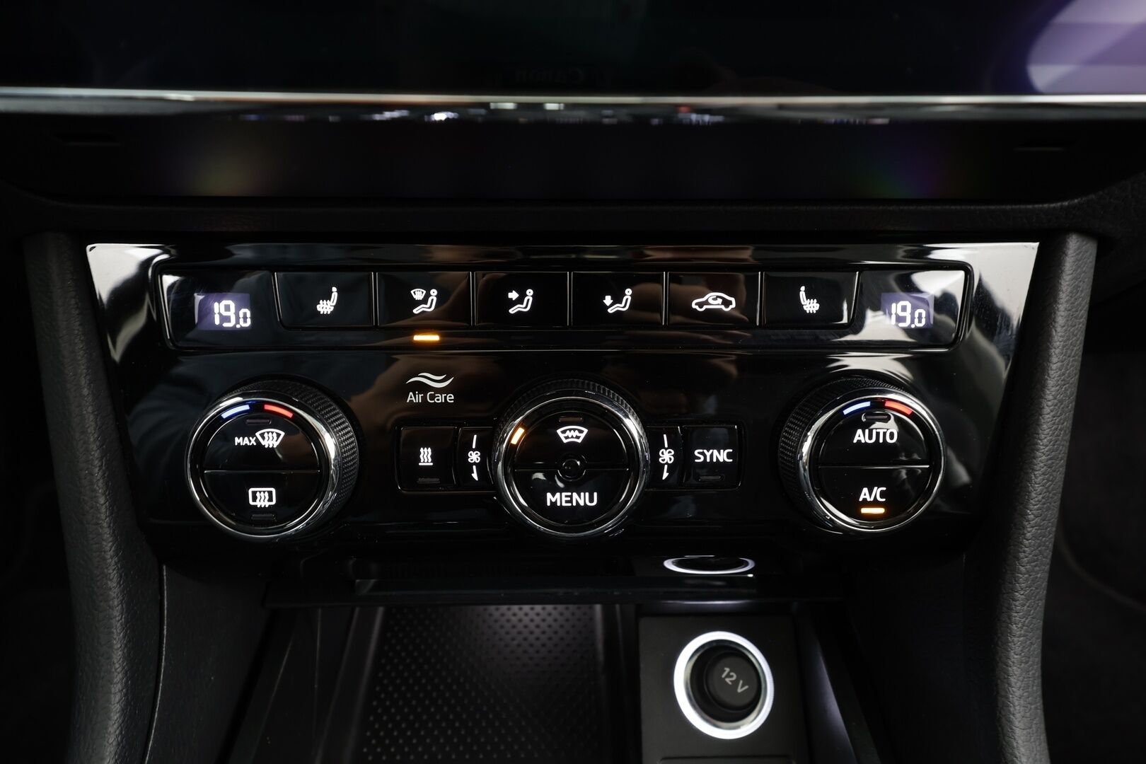 Skoda Superb 2020 1,4 TSI PHEV Style iV DSG * Webasto / Koukku / ACC / Matrix-LED / P.kamera / Muistipenkki / Navi / Kaistavahti * - Suomi-auto / 2x Latauskaapelit / Kahdet renkaat / Merkkihuollot - HULLU BLACKWEEK KORKOTARJOUS 2,49%