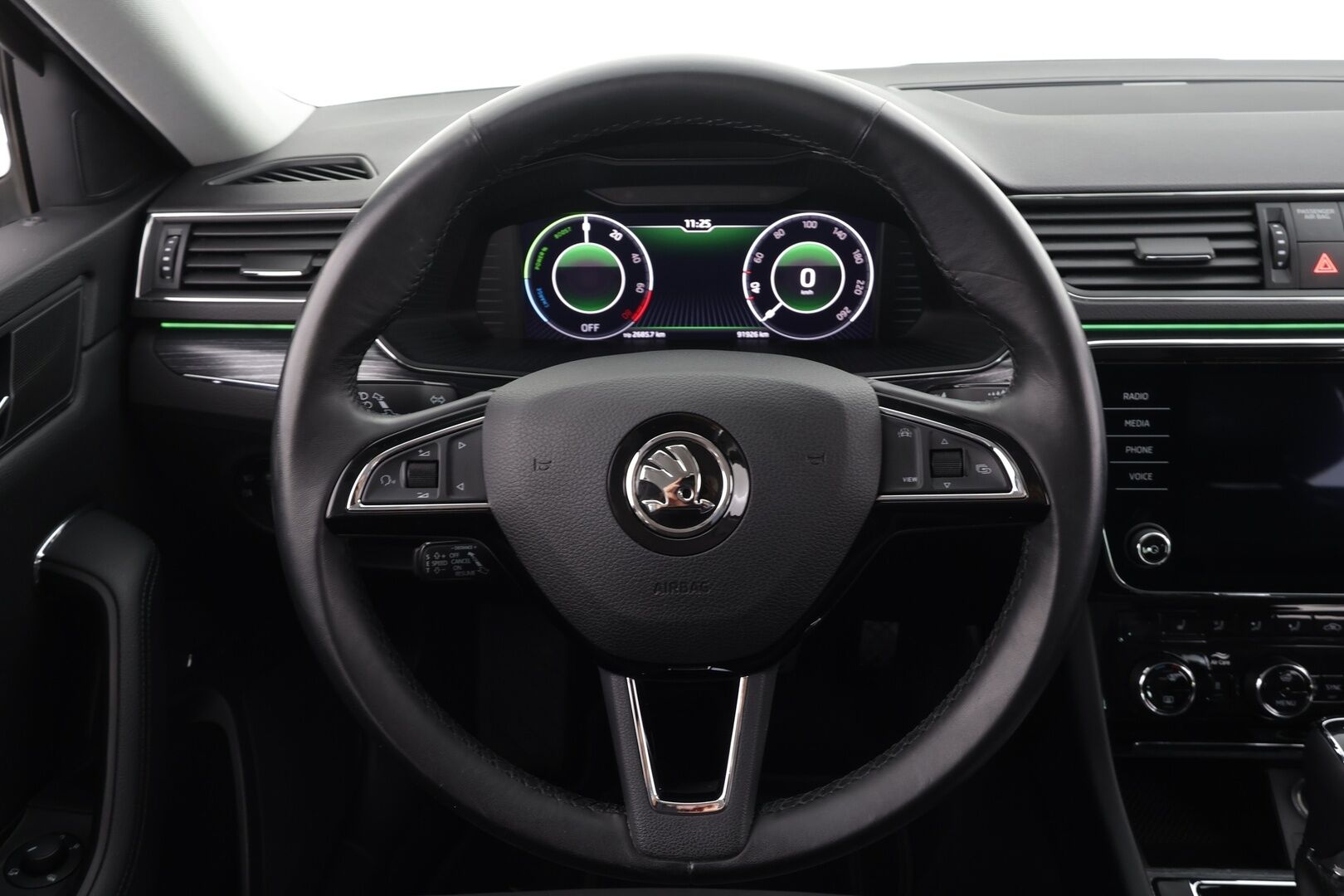 Skoda Superb 2020 1,4 TSI PHEV Style iV DSG * Webasto / Koukku / ACC / Matrix-LED / P.kamera / Muistipenkki / Navi / Kaistavahti * - Suomi-auto / 2x Latauskaapelit / Kahdet renkaat / Merkkihuollot - HULLU BLACKWEEK KORKOTARJOUS 2,49%