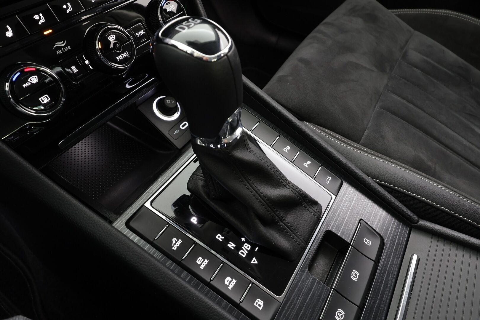 Skoda Superb 2020 1,4 TSI PHEV Style iV DSG * Webasto / Koukku / ACC / Matrix-LED / P.kamera / Muistipenkki / Navi / Kaistavahti * - Suomi-auto / 2x Latauskaapelit / Kahdet renkaat / Merkkihuollot - HULLU BLACKWEEK KORKOTARJOUS 2,49%