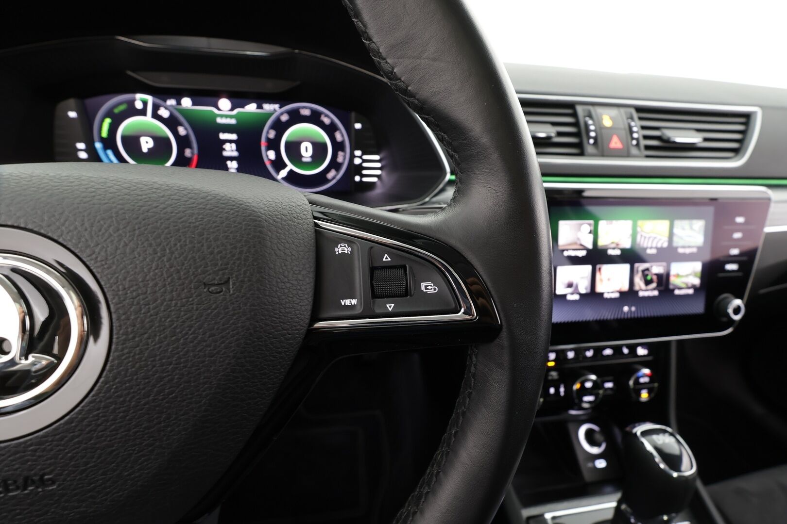 Skoda Superb 2020 1,4 TSI PHEV Style iV DSG * Webasto / Koukku / ACC / Matrix-LED / P.kamera / Muistipenkki / Navi / Kaistavahti * - Suomi-auto / 2x Latauskaapelit / Kahdet renkaat / Merkkihuollot - HULLU BLACKWEEK KORKOTARJOUS 2,49%