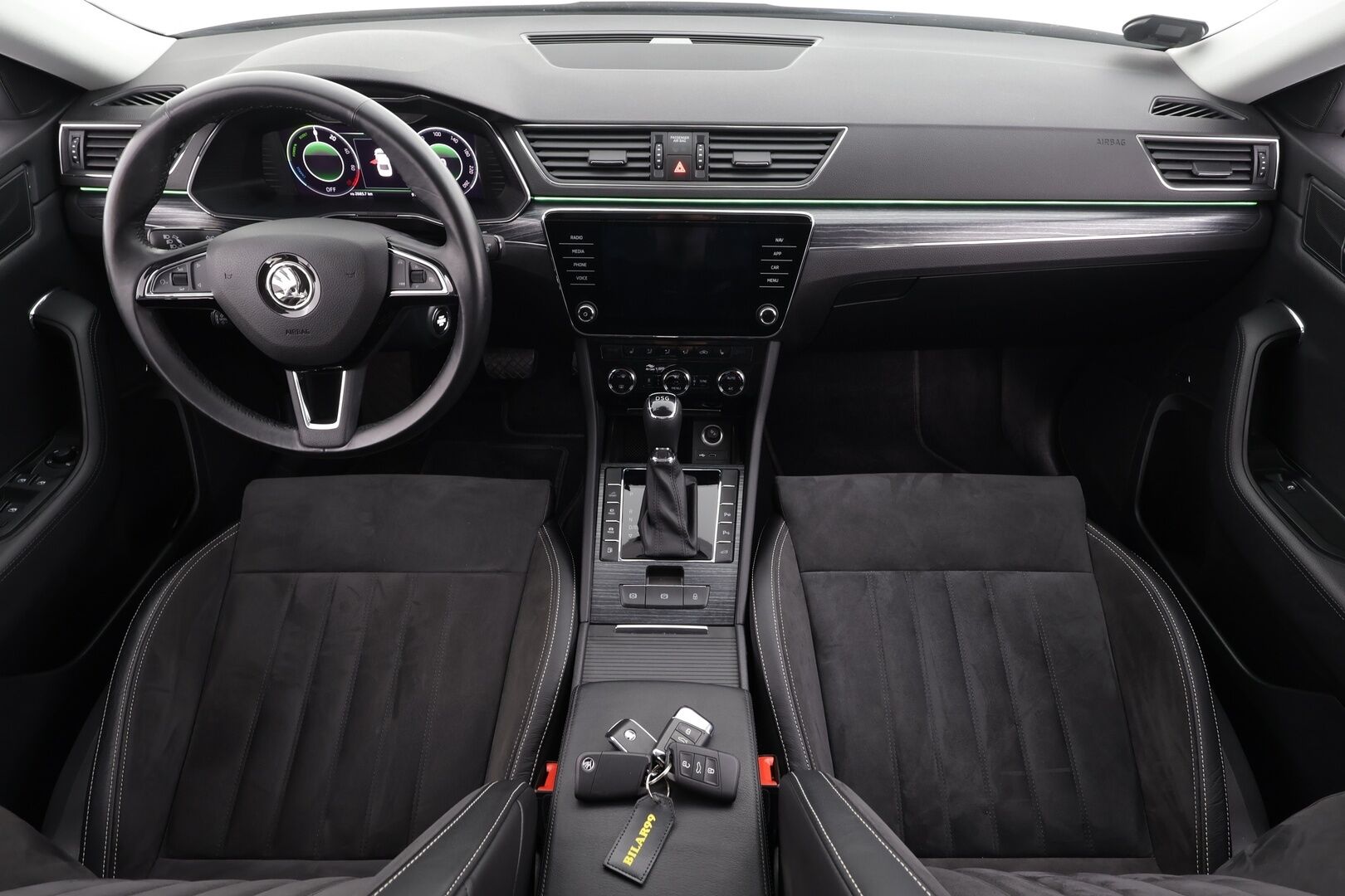 Skoda Superb 2020 1,4 TSI PHEV Style iV DSG * Webasto / Koukku / ACC / Matrix-LED / P.kamera / Muistipenkki / Navi / Kaistavahti * - Suomi-auto / 2x Latauskaapelit / Kahdet renkaat / Merkkihuollot - HULLU BLACKWEEK KORKOTARJOUS 2,49%