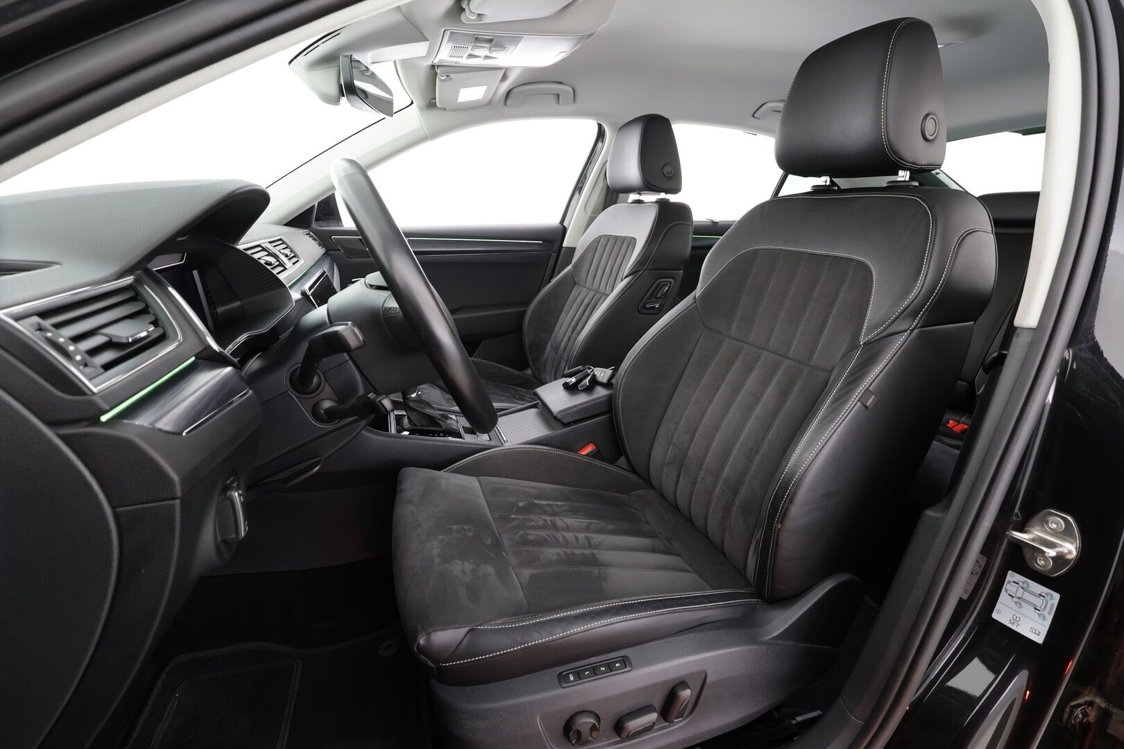 Skoda Superb 2020 1,4 TSI PHEV Style iV DSG * Webasto / Koukku / ACC / Matrix-LED / P.kamera / Muistipenkki / Navi / Kaistavahti * - Suomi-auto / 2x Latauskaapelit / Kahdet renkaat / Merkkihuollot - HULLU BLACKWEEK KORKOTARJOUS 2,49%