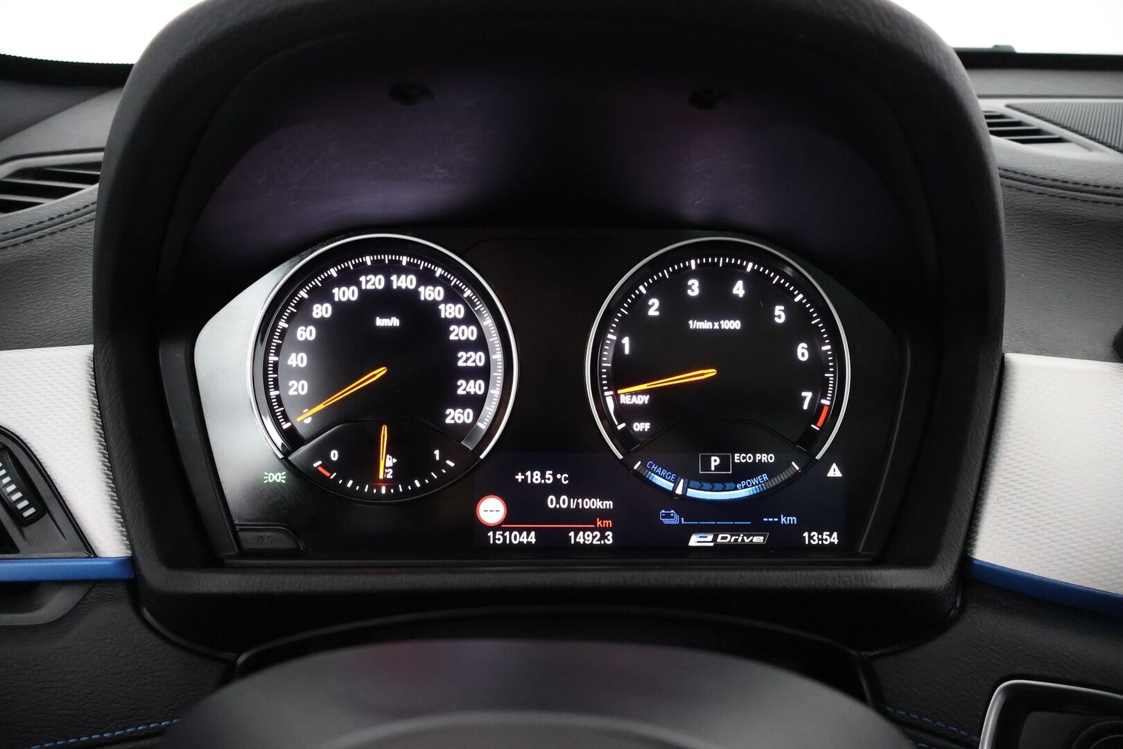 BMW X1 2020 F48 xDrive25e A Charged Edition M Sport - Suomi-Auto | ACC | HUD | Panorama | P-Kamera | Sport-Nahat | Sähköluukku | NAVI
