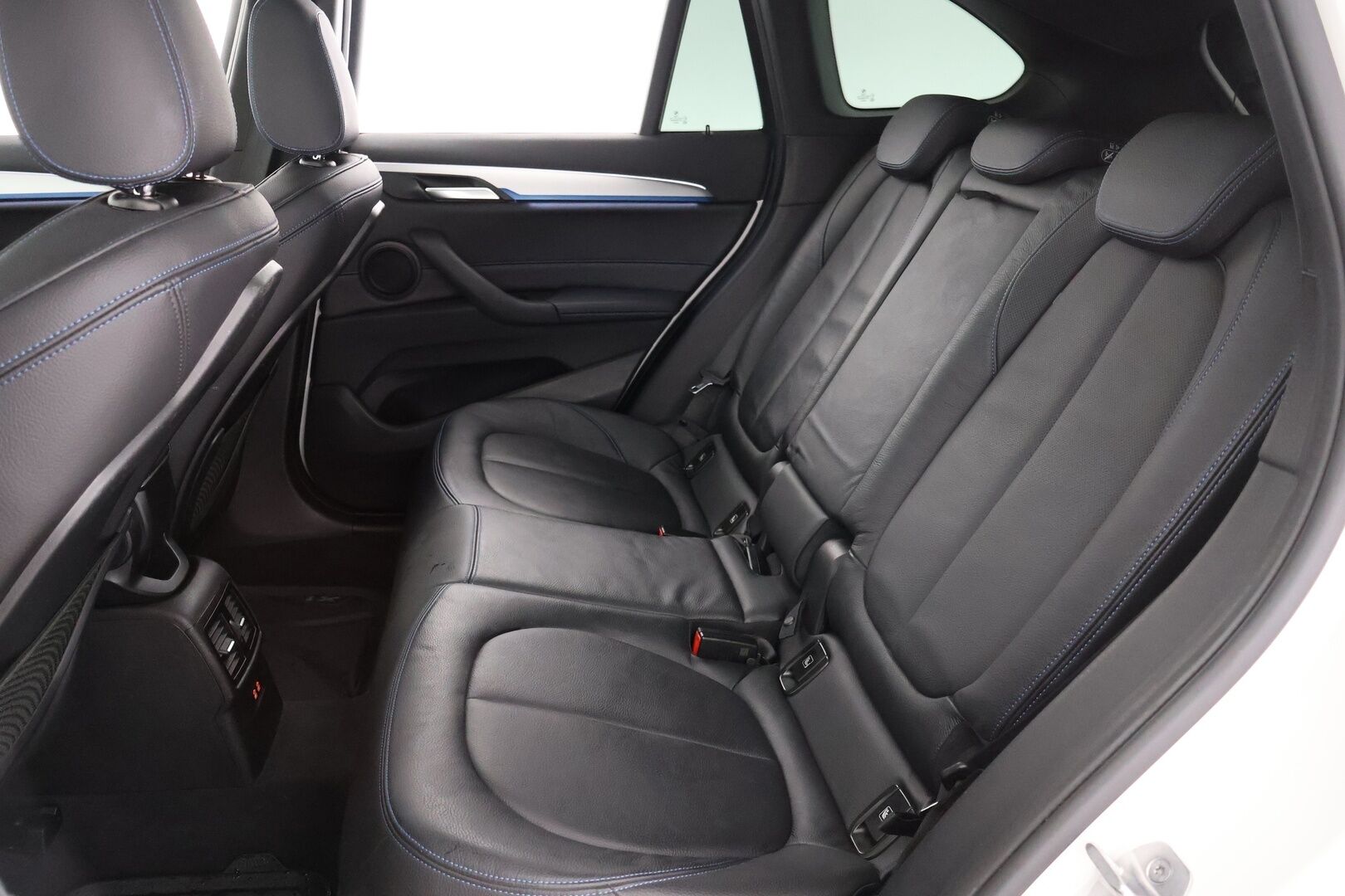 BMW X1 2020 F48 xDrive25e A Charged Edition M Sport - Suomi-Auto | ACC | HUD | Panorama | P-Kamera | Sport-Nahat | Sähköluukku | NAVI