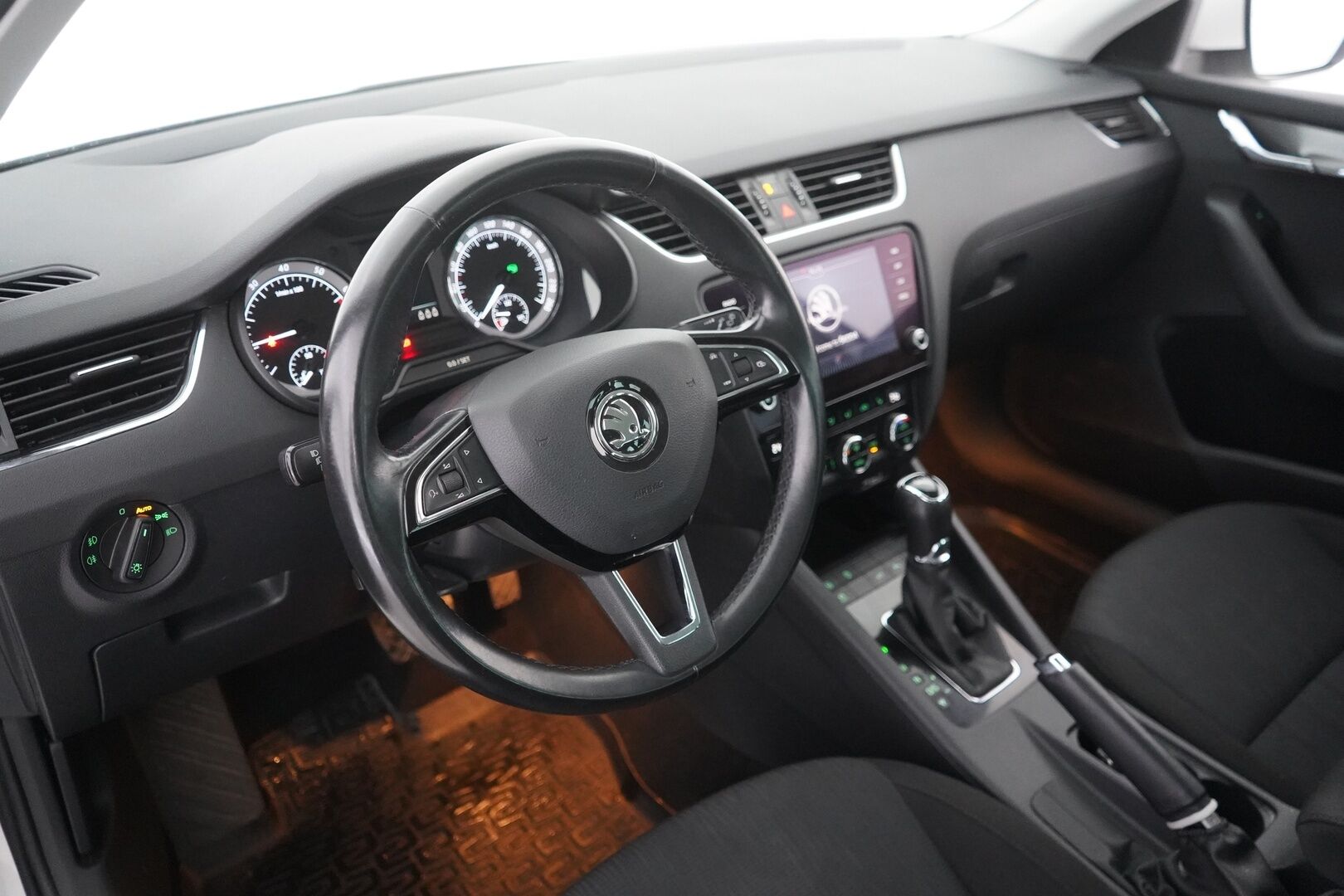 Skoda Octavia 2020 Combi 1,5 TSI Style BusinessLine DSG Autom. - ACC | Webasto | Vetokoukku | Peruutuskamera | Keyless | Kahdet renkaat vanteineen | Jakohihna vaihdettu