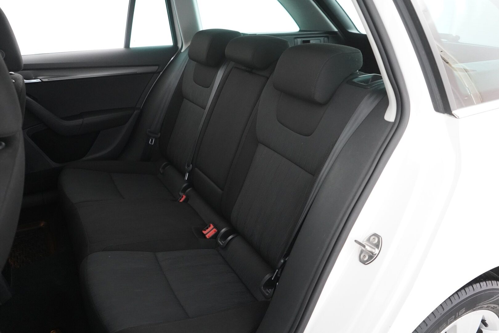 Skoda Octavia 2020 Combi 1,5 TSI Style BusinessLine DSG Autom. - ACC | Webasto | Vetokoukku | Peruutuskamera | Keyless | Kahdet renkaat vanteineen | Jakohihna vaihdettu - KORKO VAIN 3,99 %