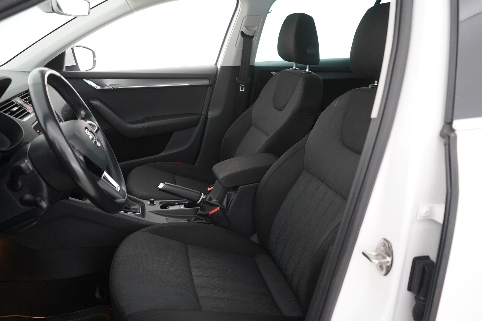 Skoda Octavia 2020 Combi 1,5 TSI Style BusinessLine DSG Autom. - ACC | Webasto | Vetokoukku | Peruutuskamera | Keyless | Kahdet renkaat vanteineen | Jakohihna vaihdettu