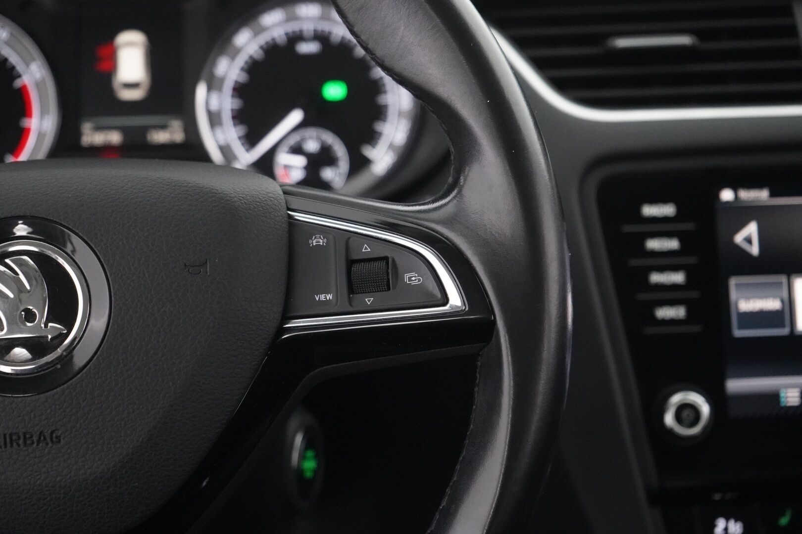 Skoda Octavia 2020 Combi 1,5 TSI Style BusinessLine DSG Autom. - ACC | Webasto | Vetokoukku | Peruutuskamera | Keyless | Kahdet renkaat vanteineen | Jakohihna vaihdettu