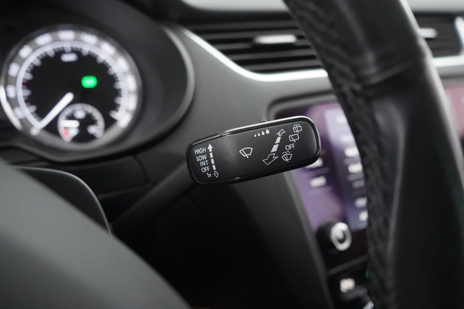Skoda Octavia 2020 Combi 1,5 TSI Style BusinessLine DSG Autom. - ACC | Webasto | Vetokoukku | Peruutuskamera | Keyless | Kahdet renkaat vanteineen | Jakohihna vaihdettu