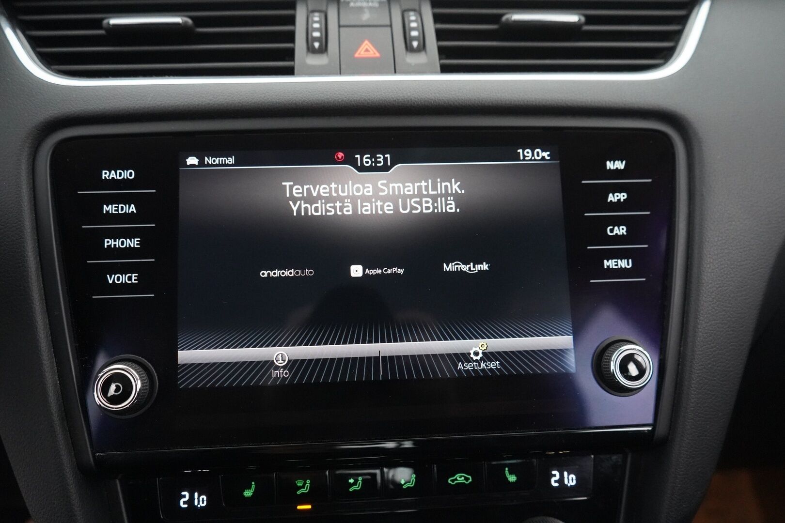Skoda Octavia 2020 Combi 1,5 TSI Style BusinessLine DSG Autom. - ACC | Webasto | Vetokoukku | Peruutuskamera | Keyless | Kahdet renkaat vanteineen | Jakohihna vaihdettu
