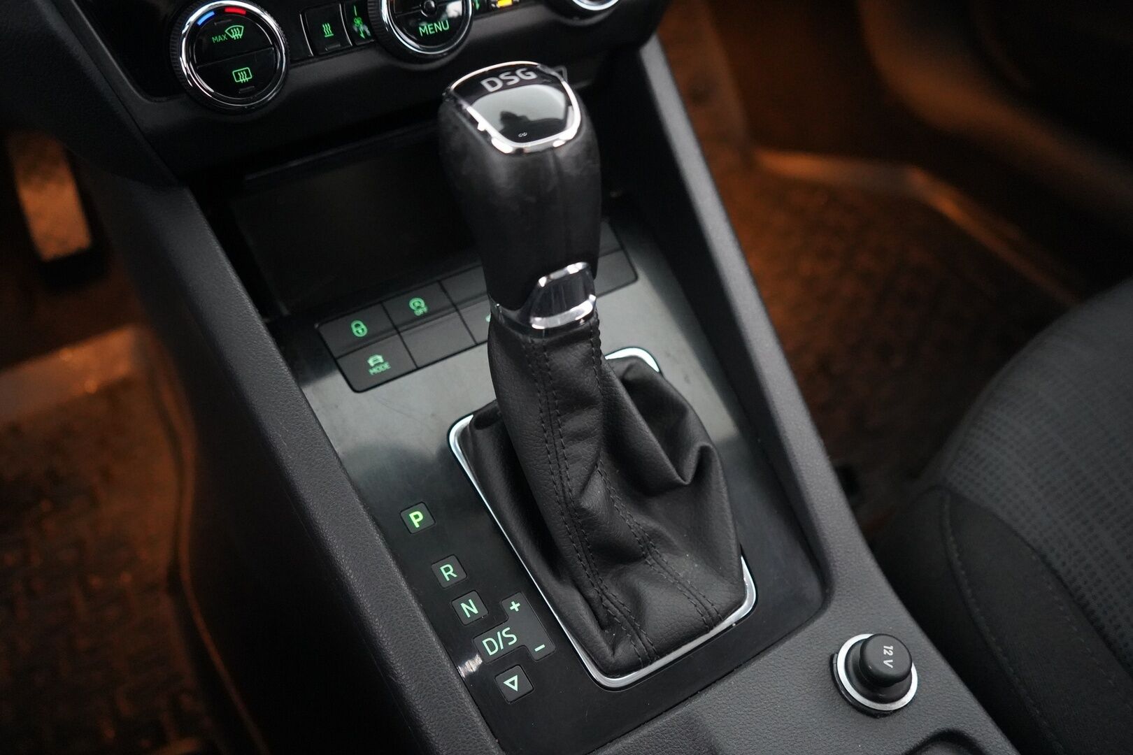 Skoda Octavia 2020 Combi 1,5 TSI Style BusinessLine DSG Autom. - ACC | Webasto | Vetokoukku | Peruutuskamera | Keyless | Kahdet renkaat vanteineen | Jakohihna vaihdettu