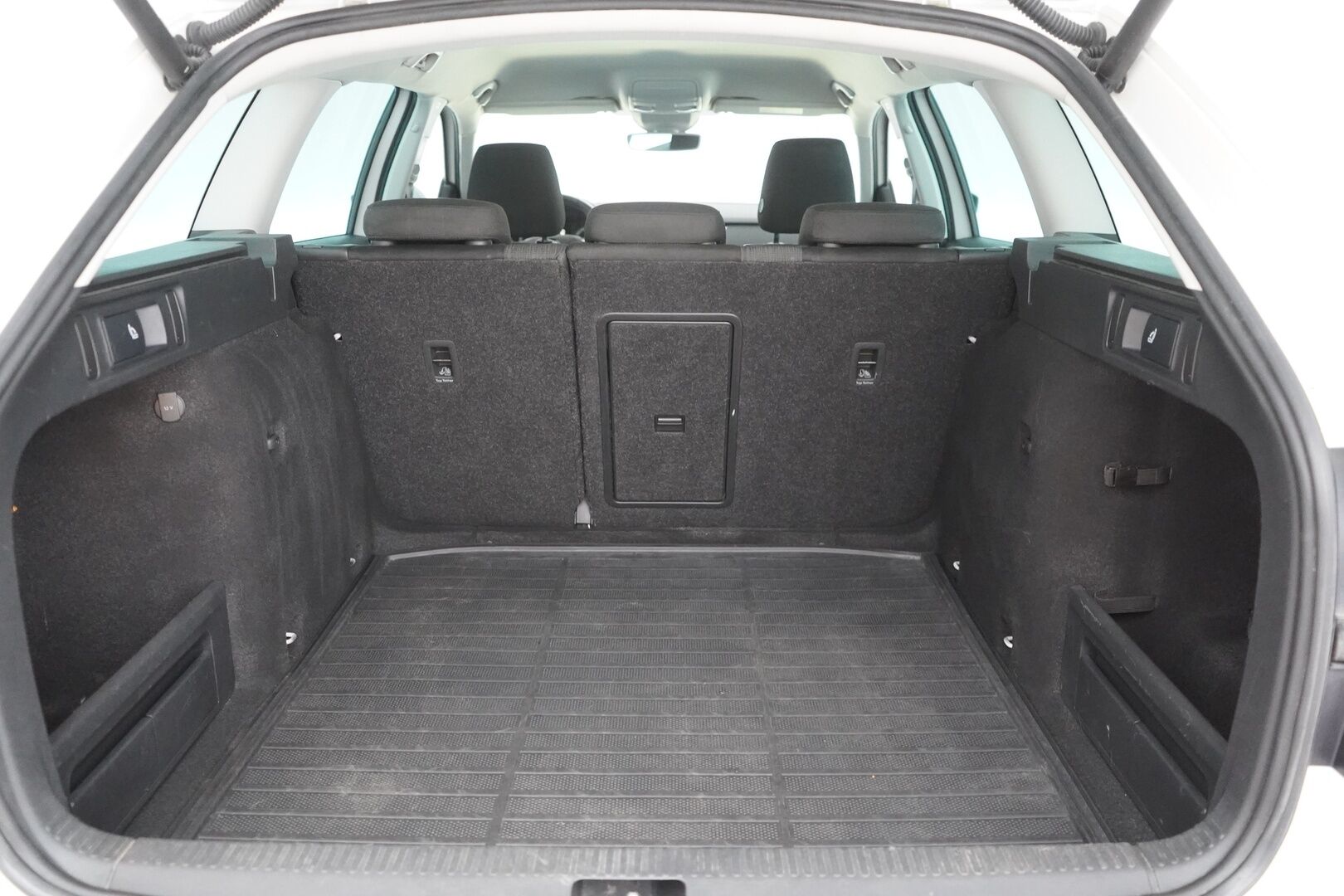 Skoda Octavia 2020 Combi 1,5 TSI Style BusinessLine DSG Autom. - ACC | Webasto | Vetokoukku | Peruutuskamera | Keyless | Kahdet renkaat vanteineen | Jakohihna vaihdettu
