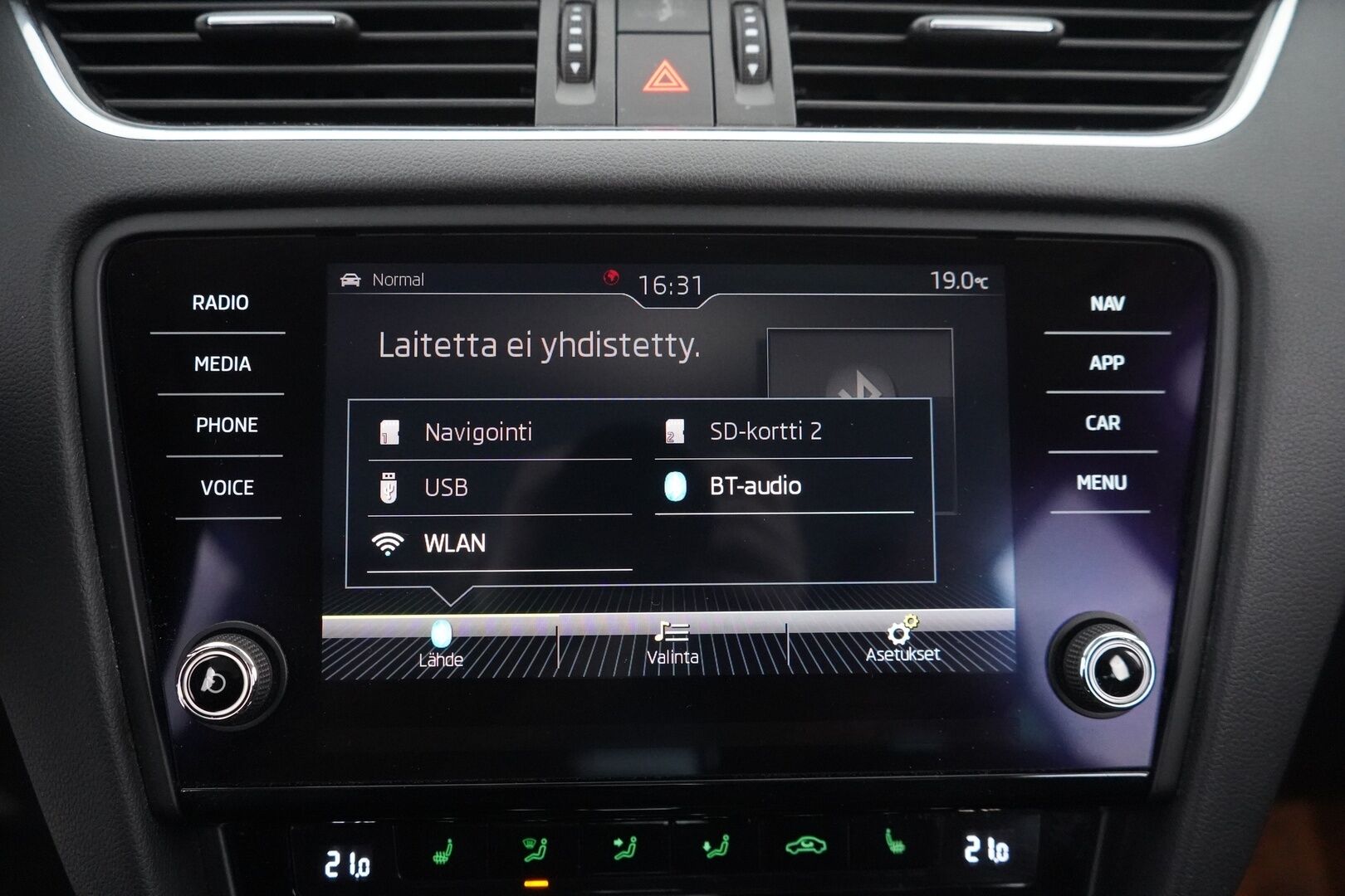 Skoda Octavia 2020 Combi 1,5 TSI Style BusinessLine DSG Autom. - ACC | Webasto | Vetokoukku | Peruutuskamera | Keyless | Kahdet renkaat vanteineen | Jakohihna vaihdettu