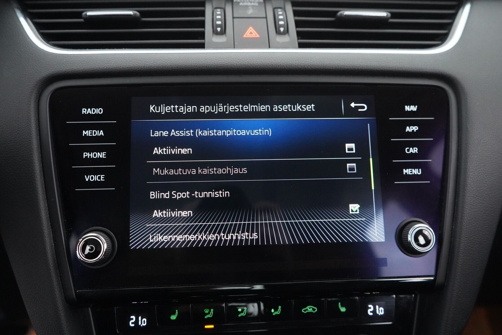 Skoda Octavia 2020 Combi 1,5 TSI Style BusinessLine DSG Autom. - ACC | Webasto | Vetokoukku | Peruutuskamera | Keyless | Kahdet renkaat vanteineen | Jakohihna vaihdettu
