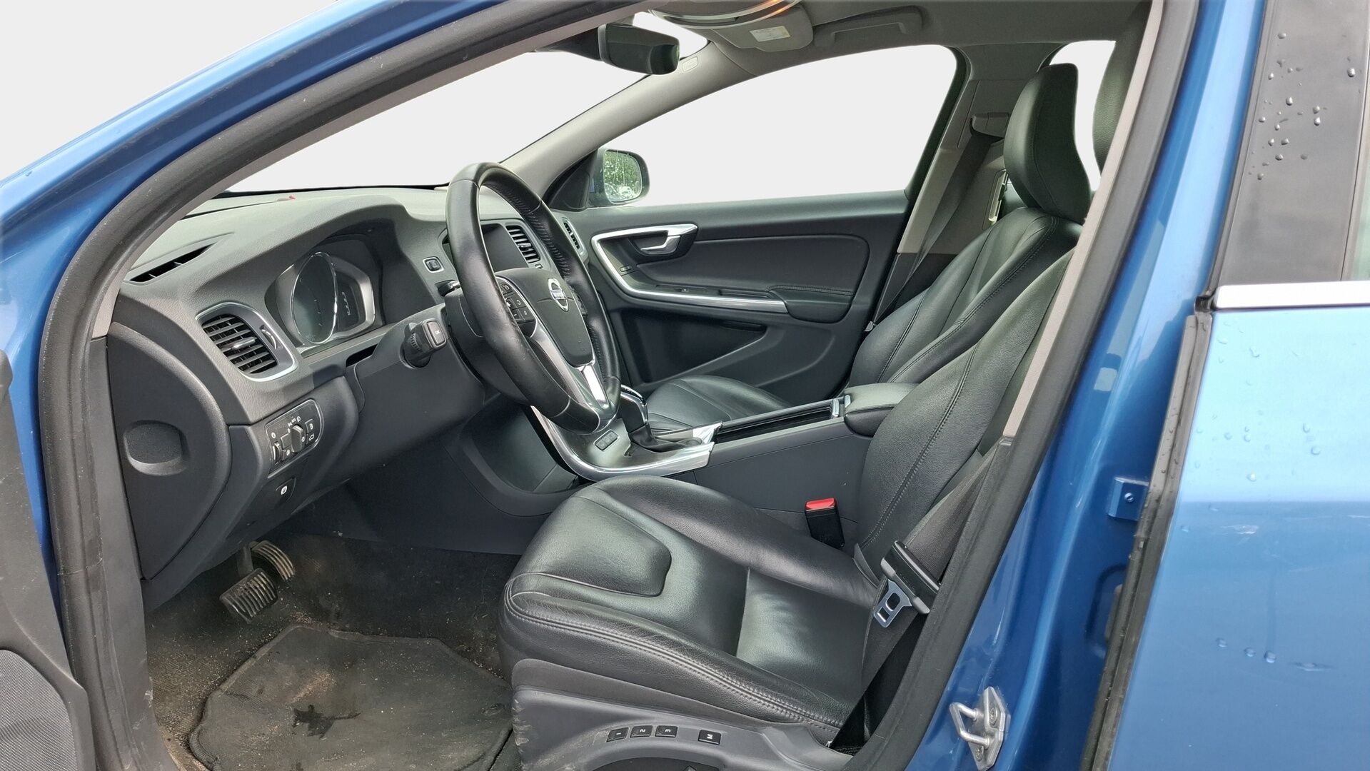 Volvo V60 2015 D6 AWD Summum plug in hybrid aut / Apapt.Xenon / High. perf audio / Vetokoukku / Muistipenkit / Nahkaverhoilu - Huollettu 12/2024 merkkiliikkeessä / Tulossa myyntiin! 
