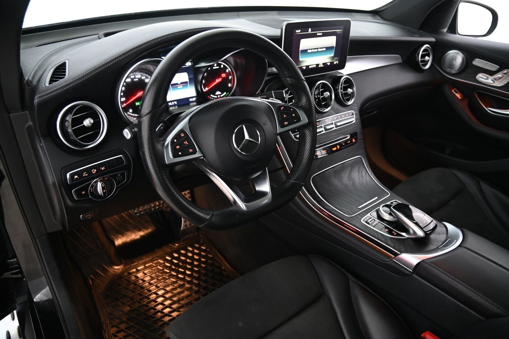 Mercedes-Benz GLC 2017 350 e 4Matic A Premium Business *AMG / Burmester / Panorama / 360-kamera / BLIS / Myydään Huutokaupat.com* - *Myydään Huutokaupat.com*