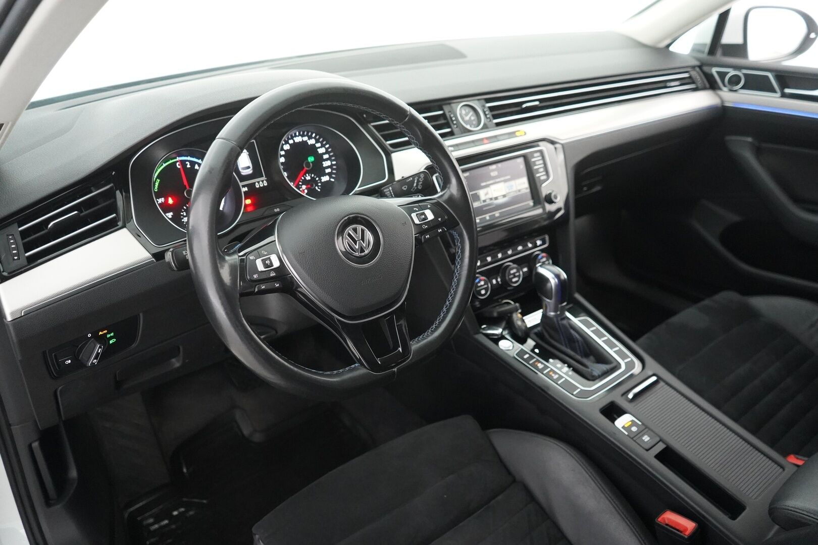 Volkswagen Passat 2016 Variant GTE Plug-In Hybrid 160 kW  DSG-aut *Webasto / Adapt.Vakkari  / P.Kamera / Nahka-Alcantara / Vetokoukku / Merkkihuollot! * - HUUTOKAUPAT.COM!