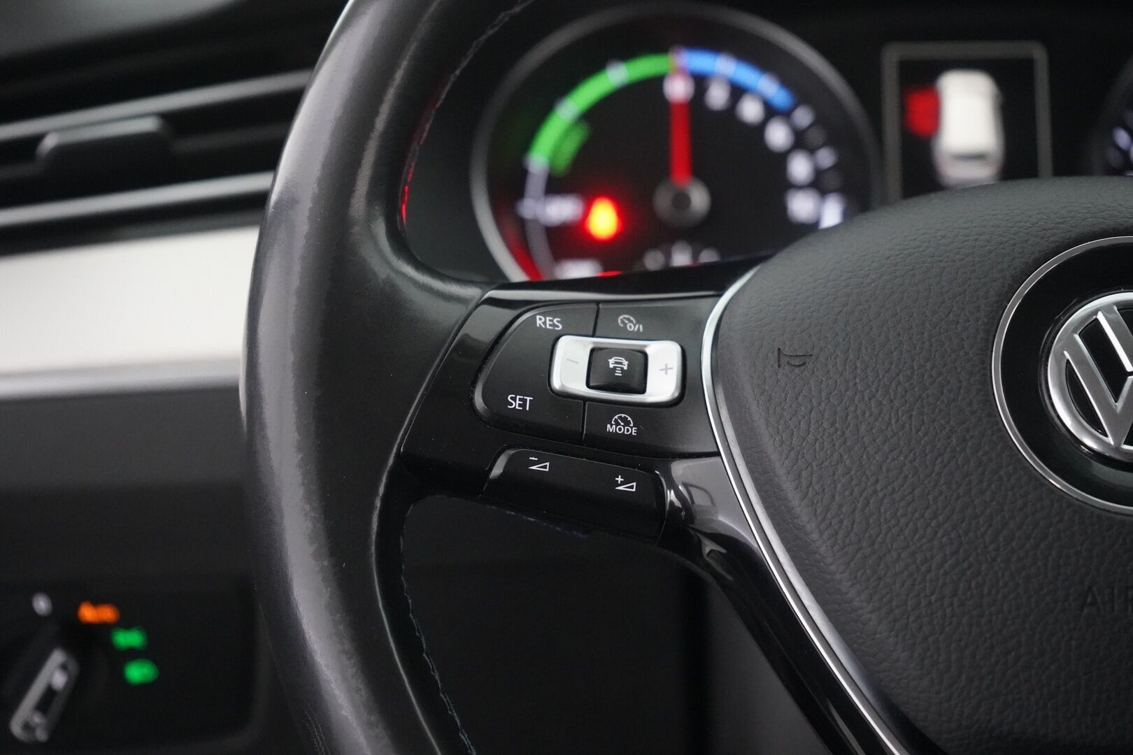 Volkswagen Passat 2016 Variant GTE Plug-In Hybrid 160 kW  DSG-aut *Webasto / Adapt.Vakkari  / P.Kamera / Nahka-Alcantara / Vetokoukku / Merkkihuollot! * - HUUTOKAUPAT.COM!