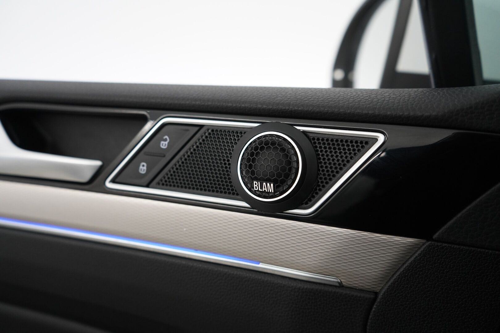 Volkswagen Passat 2016 Variant GTE Plug-In Hybrid 160 kW  DSG-aut *Webasto / Adapt.Vakkari  / P.Kamera / Nahka-Alcantara / Vetokoukku / Merkkihuollot! * - HUUTOKAUPAT.COM!