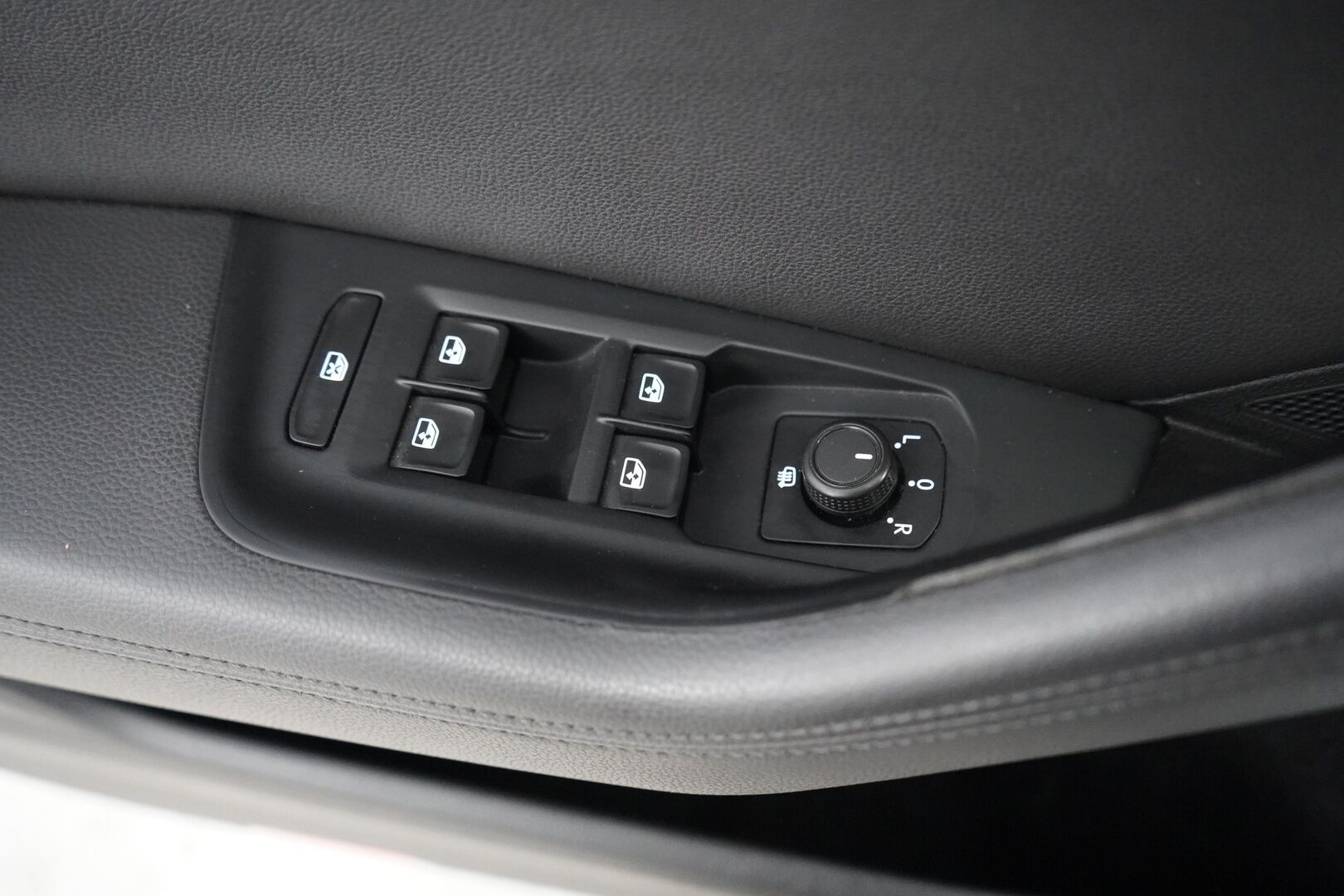 Volkswagen Passat 2016 Variant GTE Plug-In Hybrid 160 kW  DSG-aut *Webasto / Adapt.Vakkari  / P.Kamera / Nahka-Alcantara / Vetokoukku / Merkkihuollot! * - HUUTOKAUPAT.COM!
