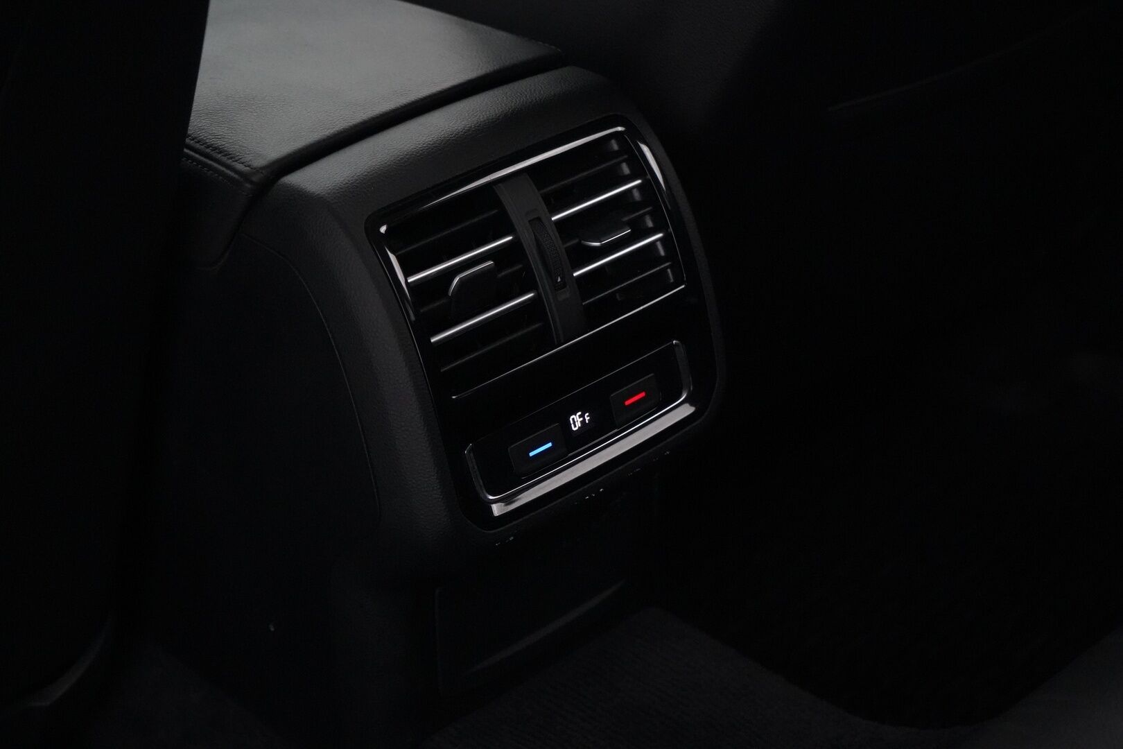 Volkswagen Passat 2016 Variant GTE Plug-In Hybrid 160 kW  DSG-aut *Webasto / Adapt.Vakkari  / P.Kamera / Nahka-Alcantara / Vetokoukku / Merkkihuollot! * - HUUTOKAUPAT.COM!