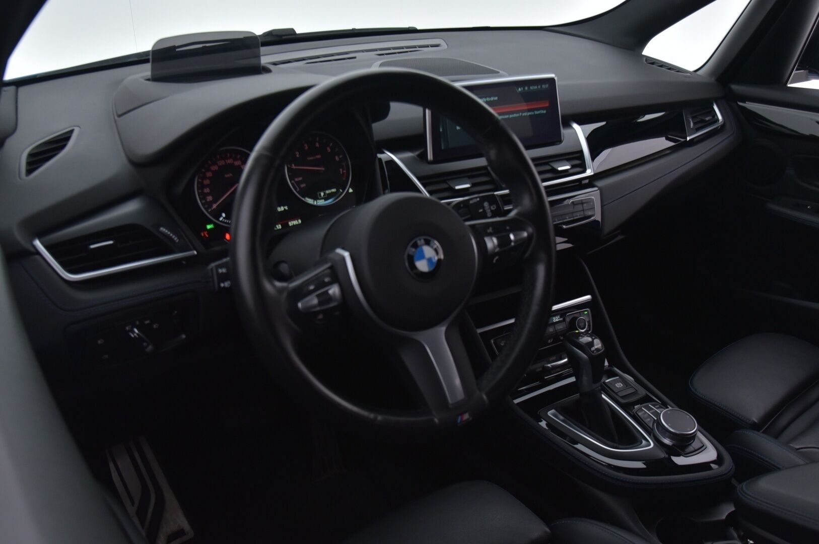 BMW 225 2018 F45 Active Tourer 225xe iPerformance M-Sport*ACC / HUD / Proff.navi / Apple carplay / Keyless* - *Nahka sporttipenkit / 2x renkaat ja alumiini vanteet* - HULLUT AVAJAISHULINAT KORKOTARJOUS 3,29 %