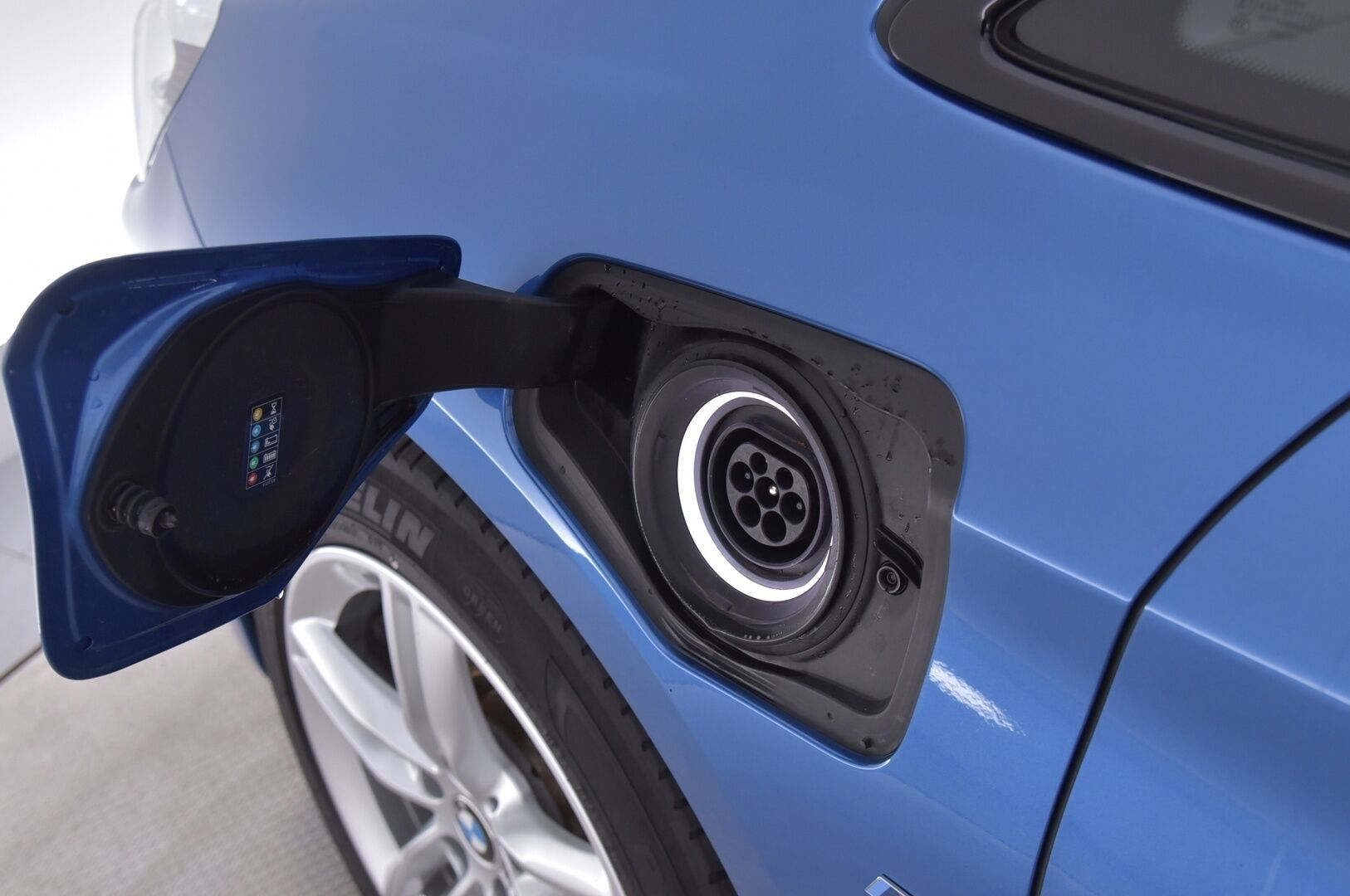 BMW 225 2018 F45 Active Tourer 225xe iPerformance M-Sport*ACC / HUD / Proff.navi / Apple carplay / Keyless* - *Nahka sporttipenkit / 2x renkaat ja alumiini vanteet*