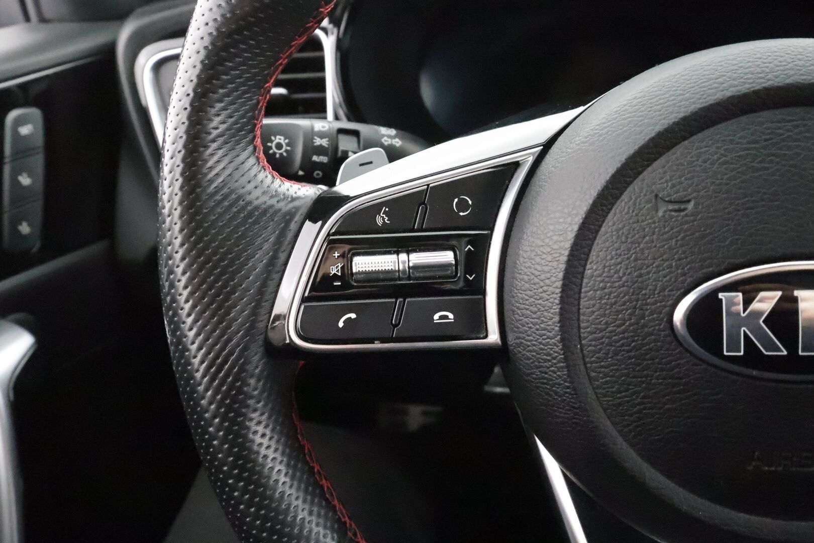 Kia ProCeed 2021 1,6 T-GDI ISG 204hv GT Business Premium SB DCT A/T * ACC / P.kamera / JBL / Panorama / Muistipenkki / Navi * - Suomi-auto / Kahdet renkaat aluvanteilla 