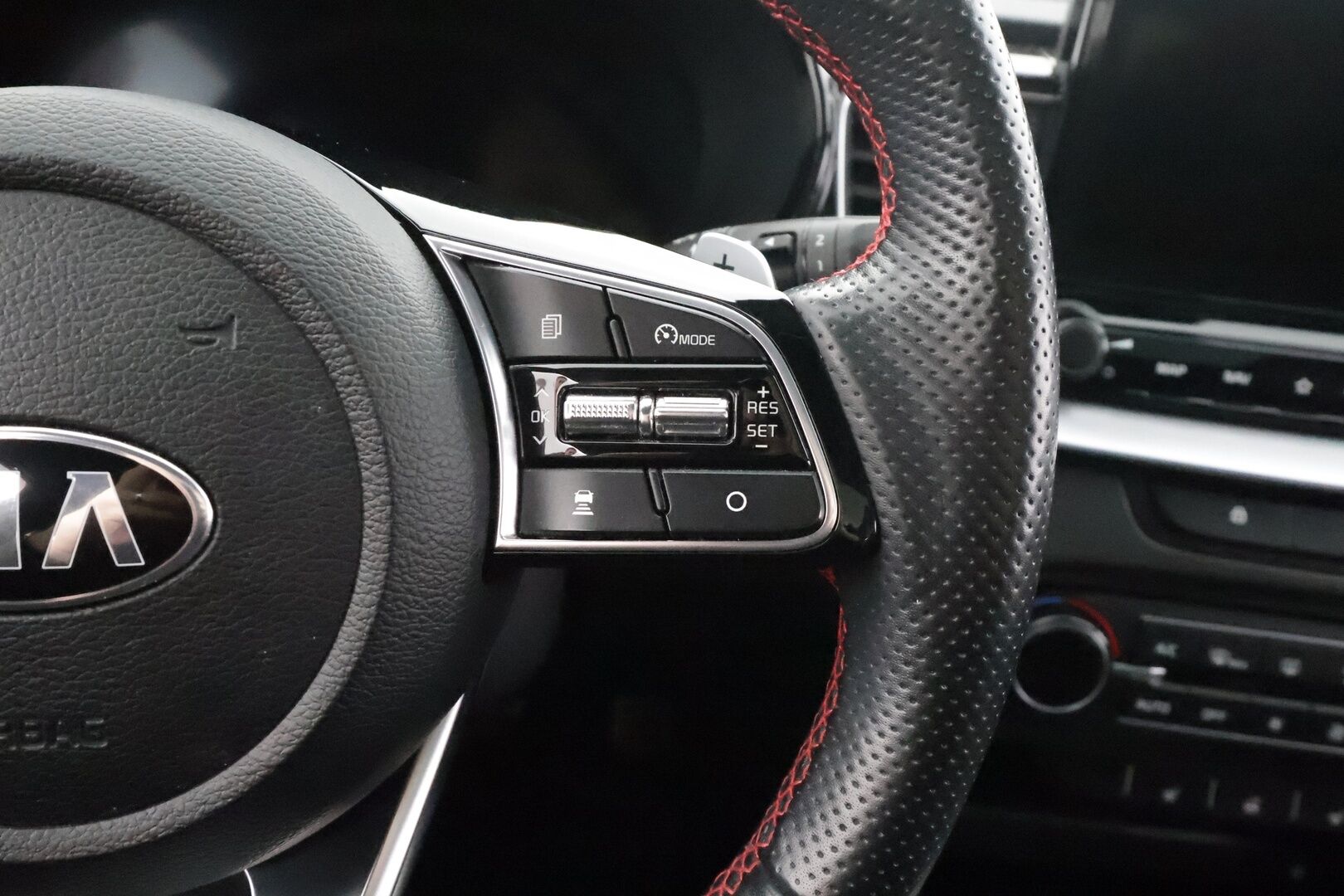 Kia ProCeed 2021 1,6 T-GDI ISG 204hv GT Business Premium SB DCT A/T * ACC / P.kamera / JBL / Panorama / Muistipenkki / Navi * - Suomi-auto / Kahdet renkaat aluvanteilla 