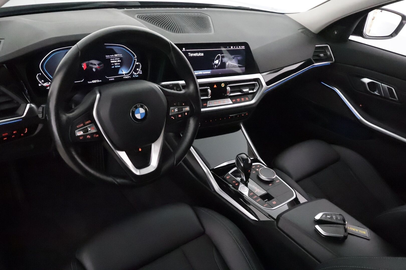 BMW 330 2021 G21 Touring 330e xDrive Sportline *H&K / Adapt.vakkari / Digimittaristo / Sporttipenkit / Apple&Android / P.tutkat / Sähköluukku* - 1-om. Suomi-auto / Akku kuntotarkastettu / Shadowline / Ambient valot / 2x vanteet 