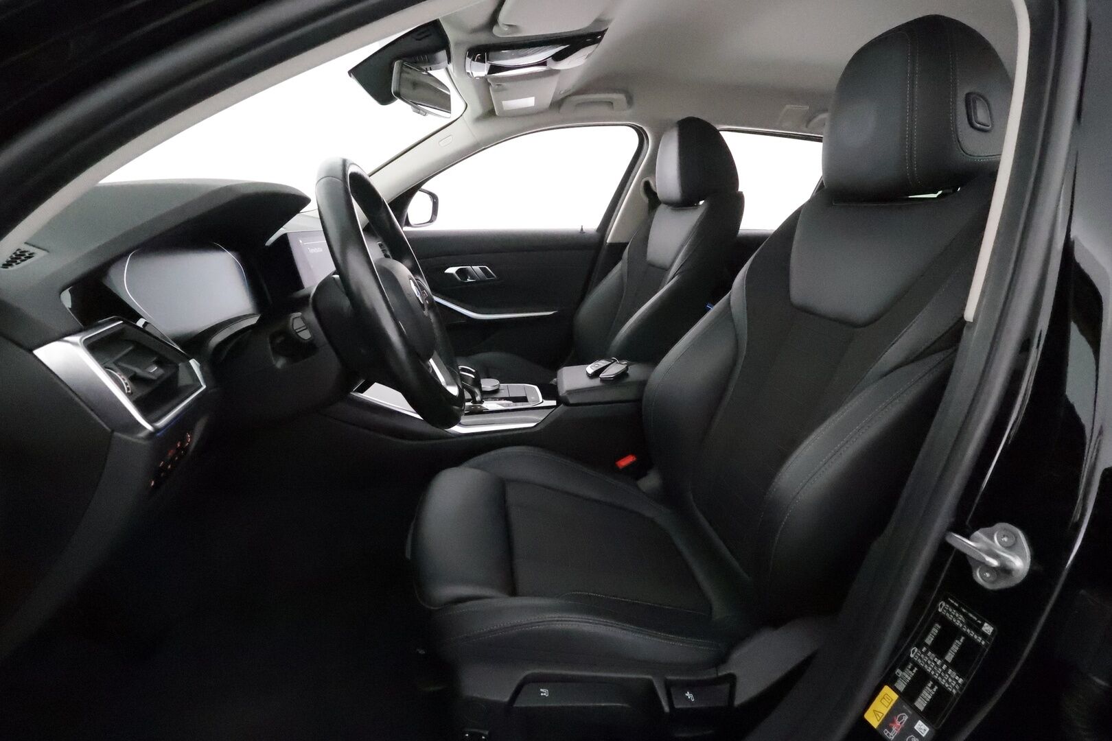 BMW 330 2021 G21 Touring 330e xDrive Sportline *H&K / Adapt.vakkari / Digimittaristo / Sporttipenkit / Apple&Android / P.tutkat / Sähköluukku* - 1-om. Suomi-auto / Akku kuntotarkastettu / Shadowline / Ambient valot / 2x vanteet - HULLU BLACKWEEK KORKOTARJOUS 2,49%