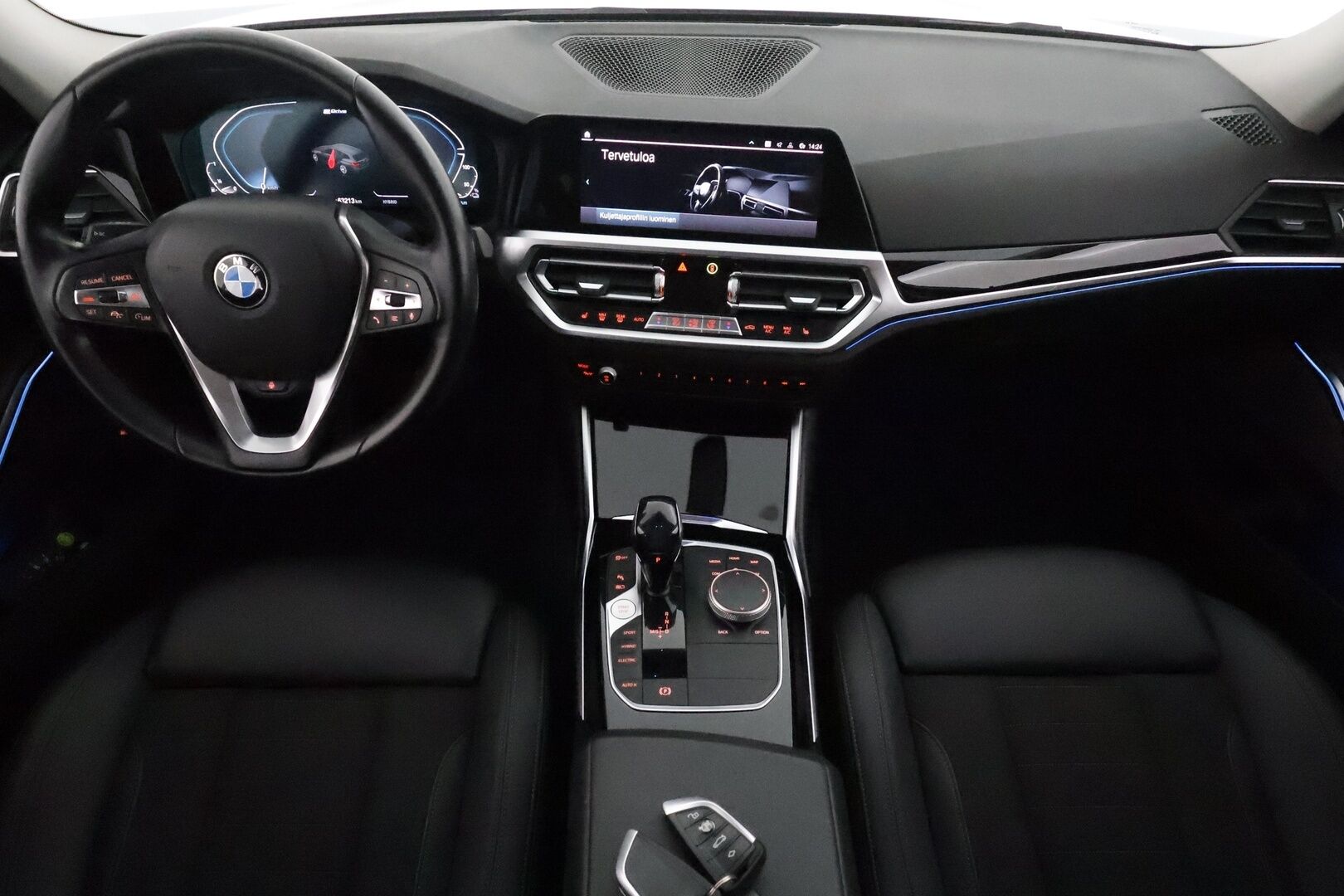 BMW 330 2021 G21 Touring 330e xDrive Sportline *H&K / Adapt.vakkari / Digimittaristo / Sporttipenkit / Apple&Android / P.tutkat / Sähköluukku* - 1-om. Suomi-auto / Shadowline / Ambient valot / 2x vanteet 