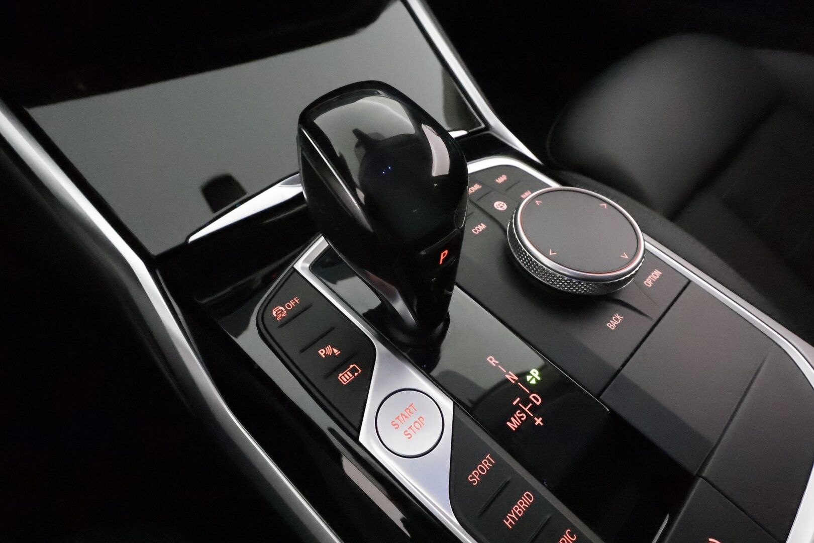 BMW 330 2021 G21 Touring 330e xDrive Sportline *H&K / Adapt.vakkari / Digimittaristo / Sporttipenkit / Apple&Android / P.tutkat / Sähköluukku* - 1-om. Suomi-auto / Akku kuntotarkastettu / Shadowline / Ambient valot / 2x vanteet 