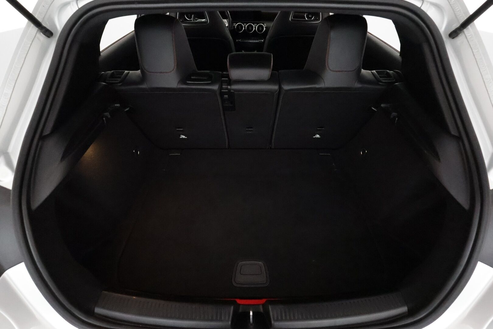 Mercedes-Benz A 2020 180 A Business AMG **LED-High Performance / P.Kamera / Sporttipenkit / Kaistavahti / Nahka-Alcantara** - Kahdet Renkaat
