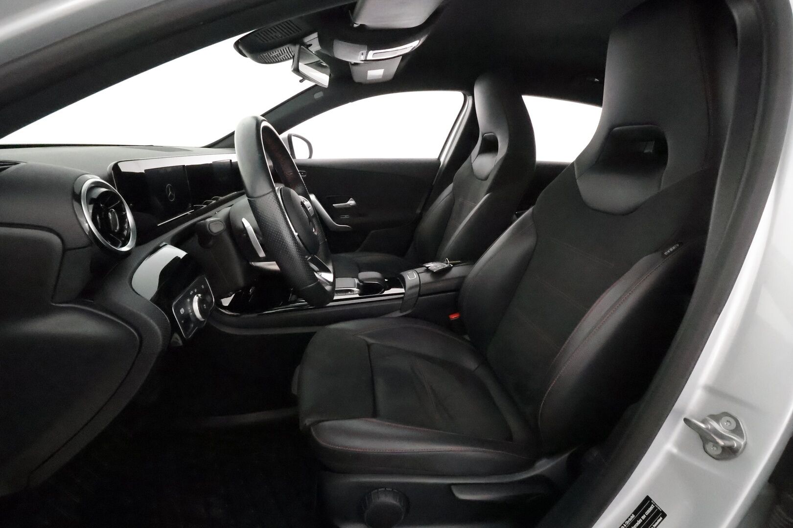 Mercedes-Benz A 2020 180 A Business AMG **LED-High Performance / P.Kamera / Sporttipenkit / Kaistavahti / Nahka-Alcantara** - Kahdet Renkaat