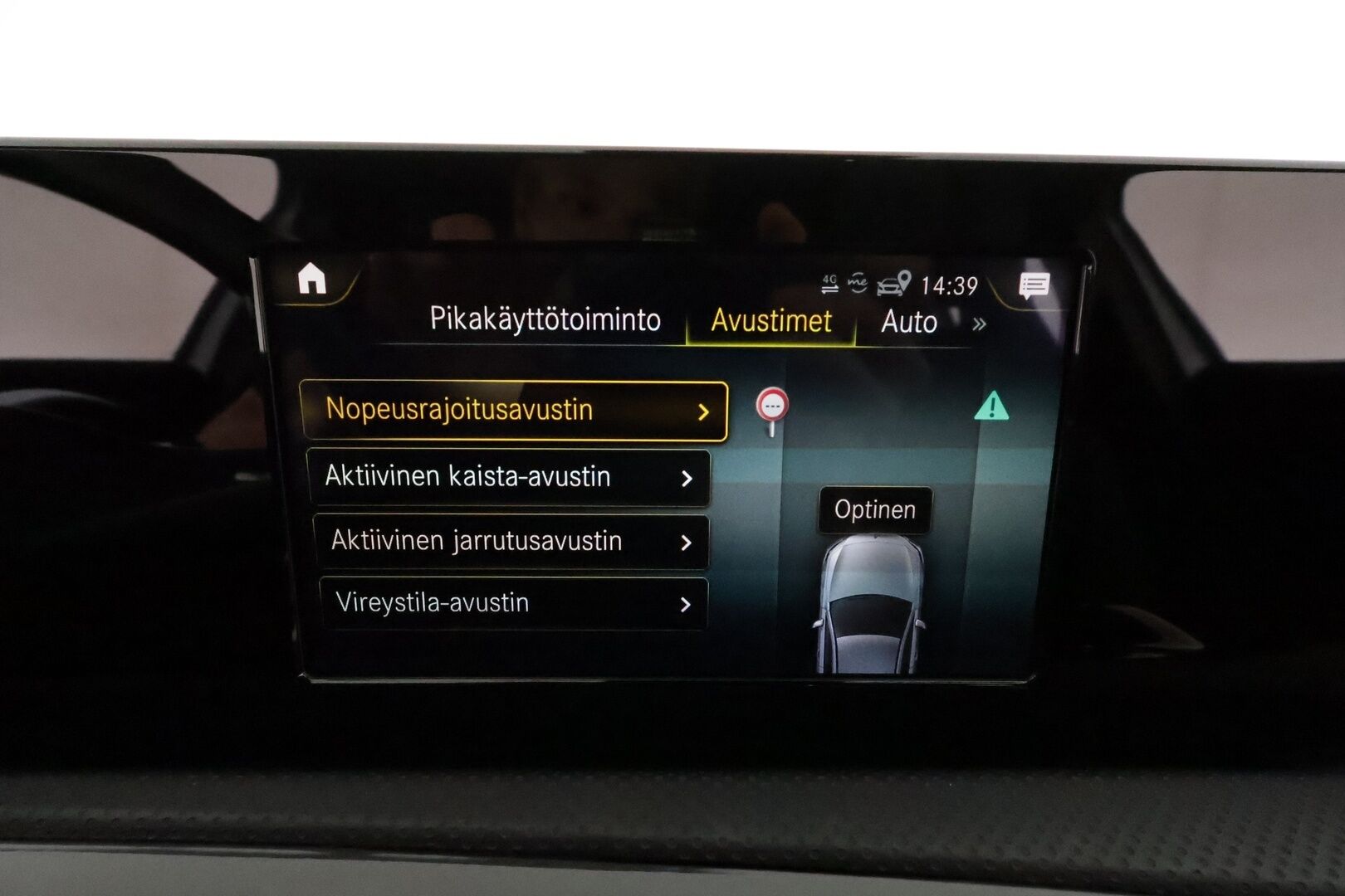 Mercedes-Benz A 2020 180 A Business AMG **LED-High Performance / P.Kamera / Sporttipenkit / Kaistavahti / Nahka-Alcantara** - Kahdet Renkaat